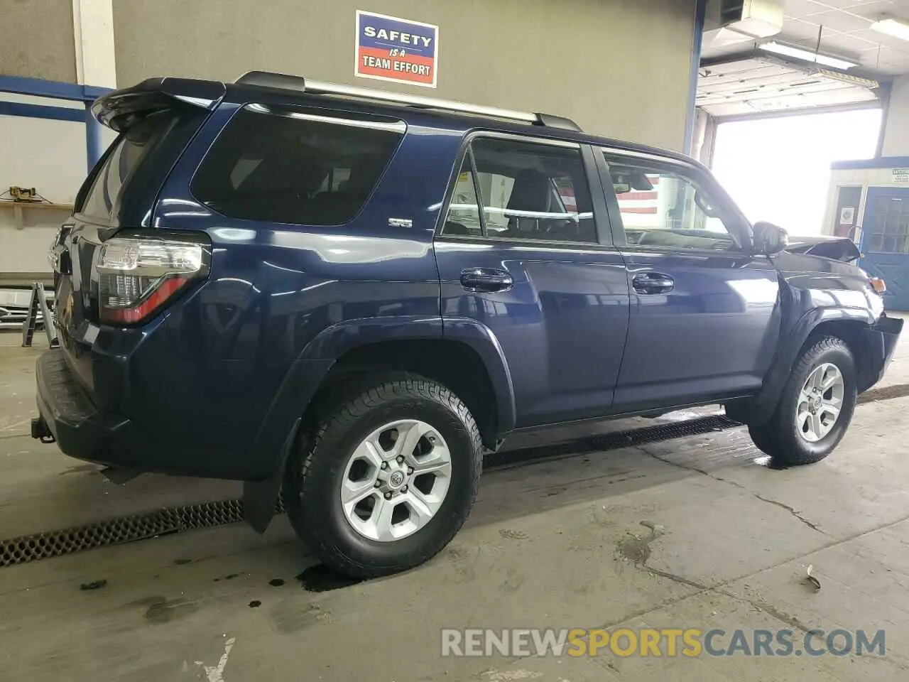 3 Photograph of a damaged car JTEBU5JR2L5797667 TOYOTA 4RUNNER 2020