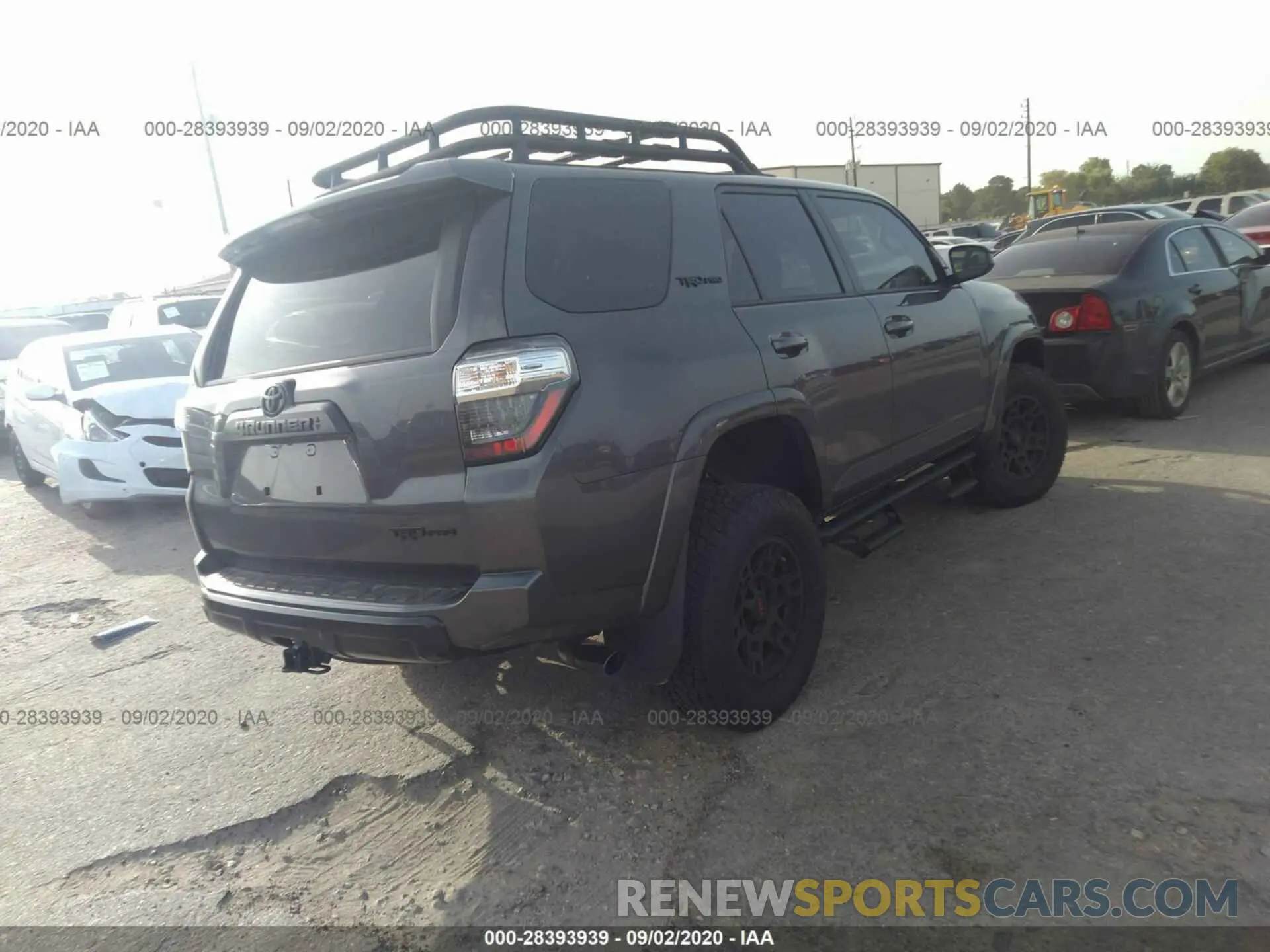 4 Photograph of a damaged car JTEBU5JR2L5816525 TOYOTA 4RUNNER 2020
