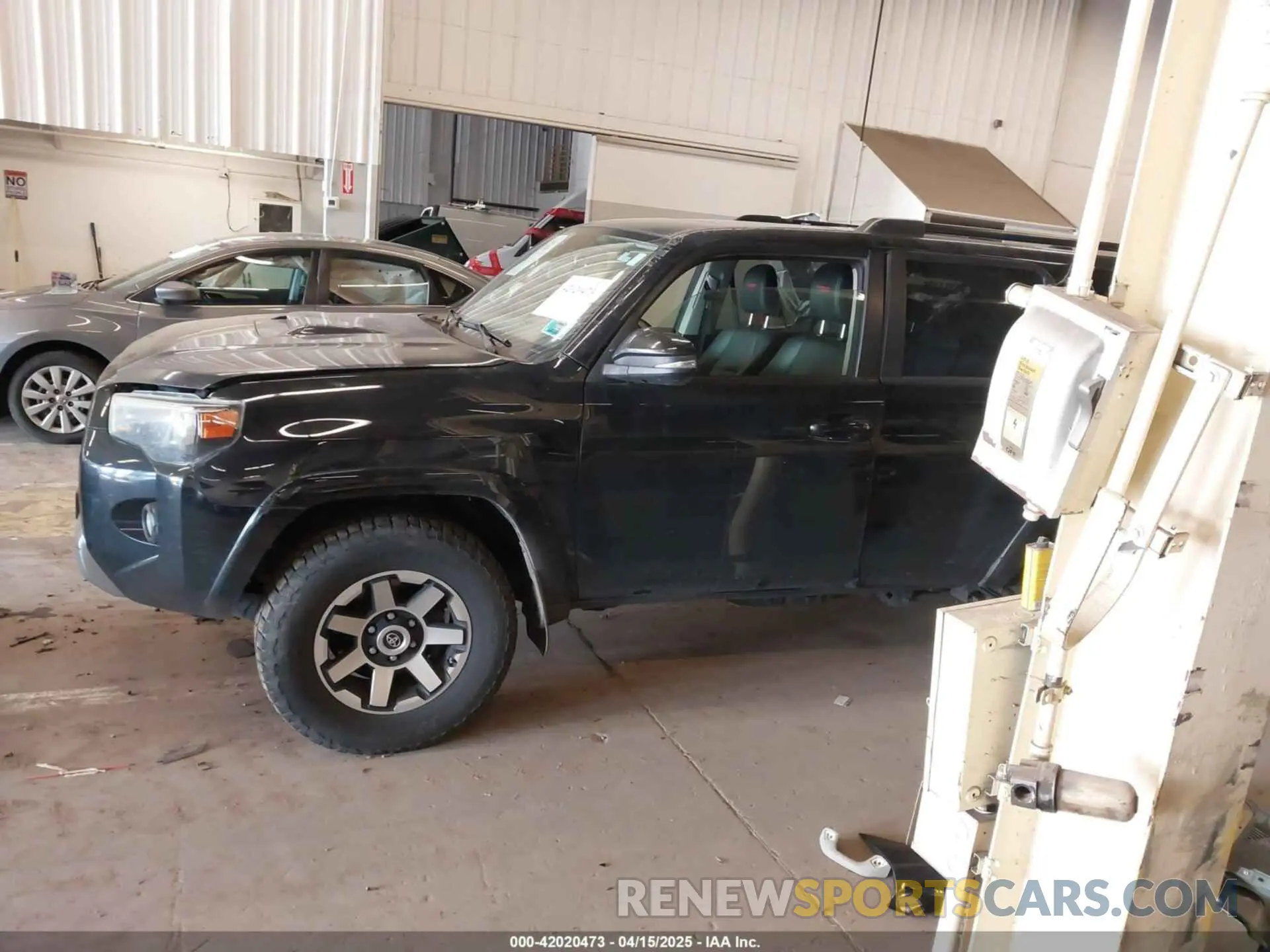 15 Photograph of a damaged car JTEBU5JR3L5768050 TOYOTA 4RUNNER 2020