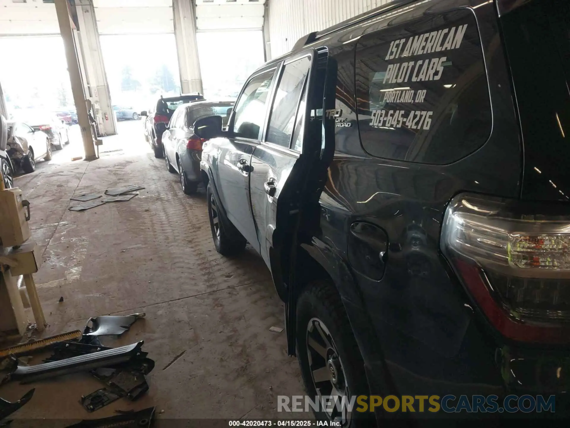 18 Photograph of a damaged car JTEBU5JR3L5768050 TOYOTA 4RUNNER 2020