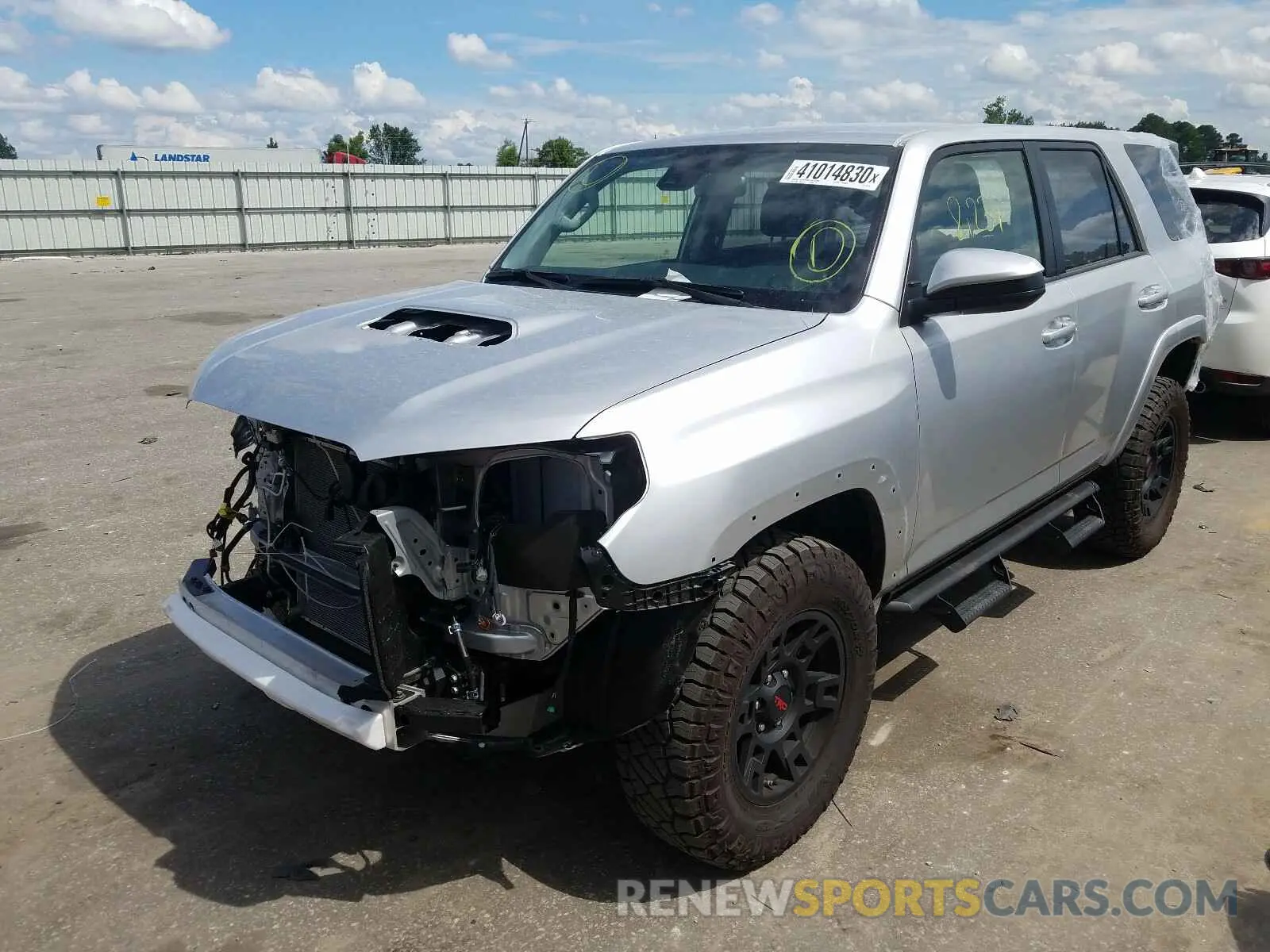 2 Photograph of a damaged car JTEBU5JR3L5769778 TOYOTA 4RUNNER 2020