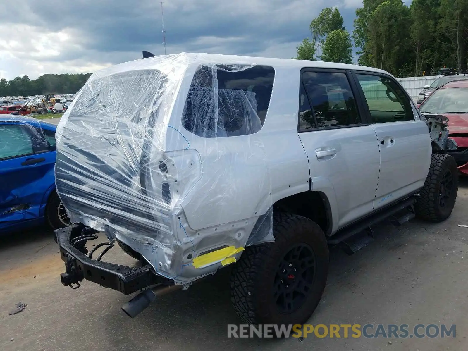 4 Photograph of a damaged car JTEBU5JR3L5769778 TOYOTA 4RUNNER 2020