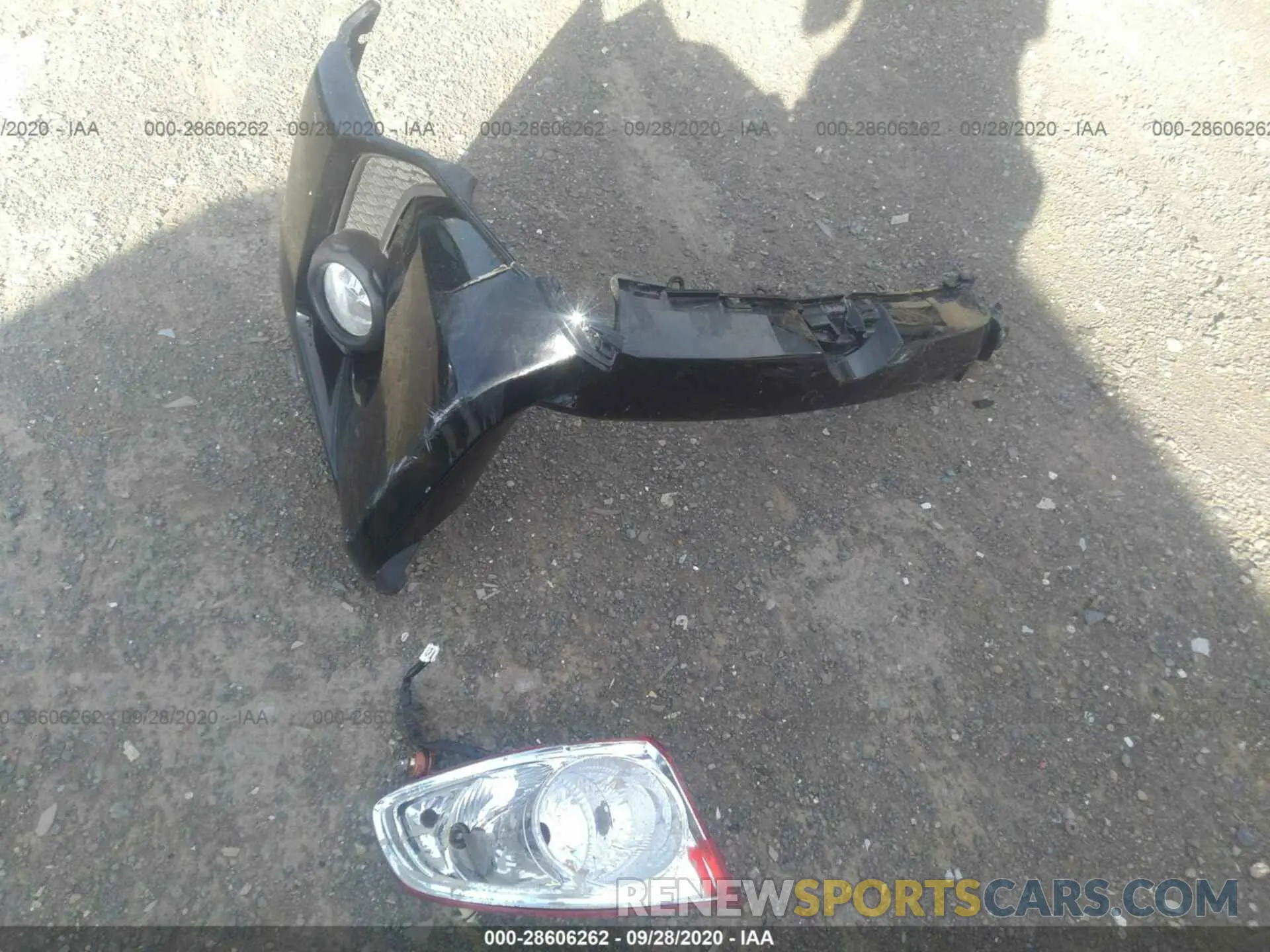11 Photograph of a damaged car JTEBU5JR3L5777864 TOYOTA 4RUNNER 2020