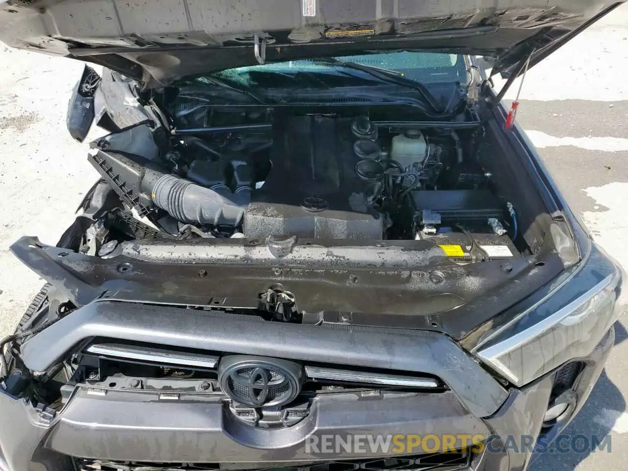 12 Photograph of a damaged car JTEBU5JR3L5779632 TOYOTA 4RUNNER 2020
