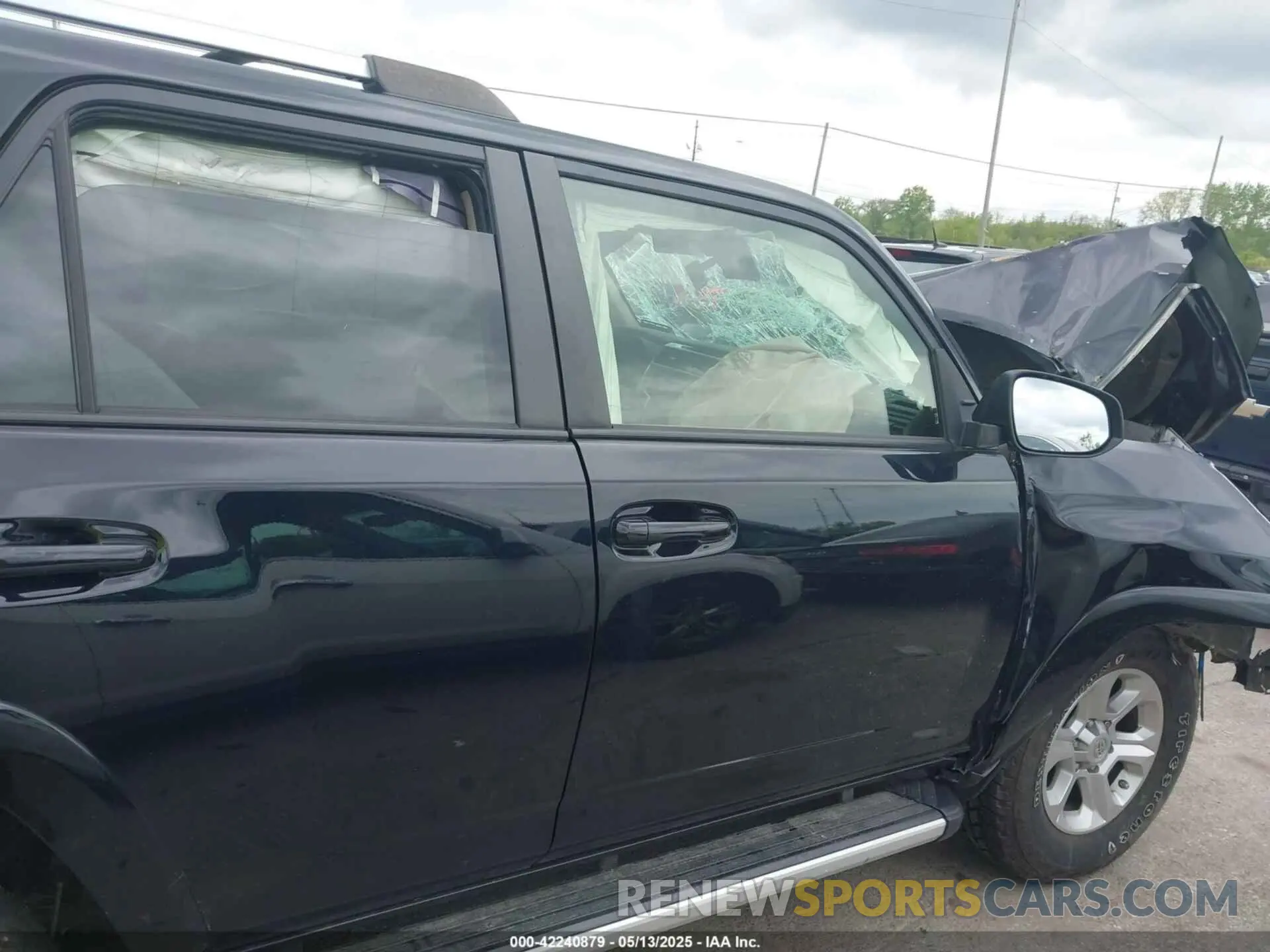 12 Photograph of a damaged car JTEBU5JR3L5790596 TOYOTA 4RUNNER 2020