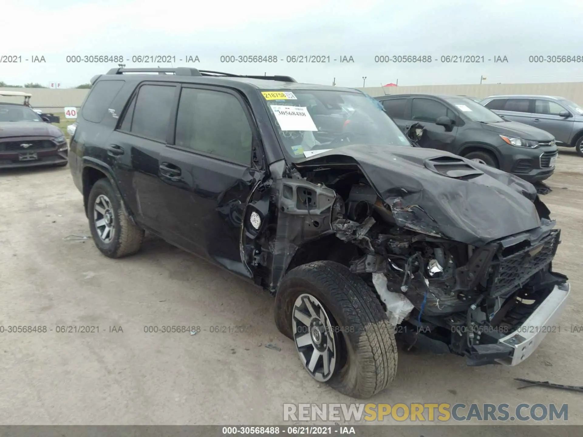 1 Фотография поврежденного автомобиля JTEBU5JR3L5795538 TOYOTA 4RUNNER 2020