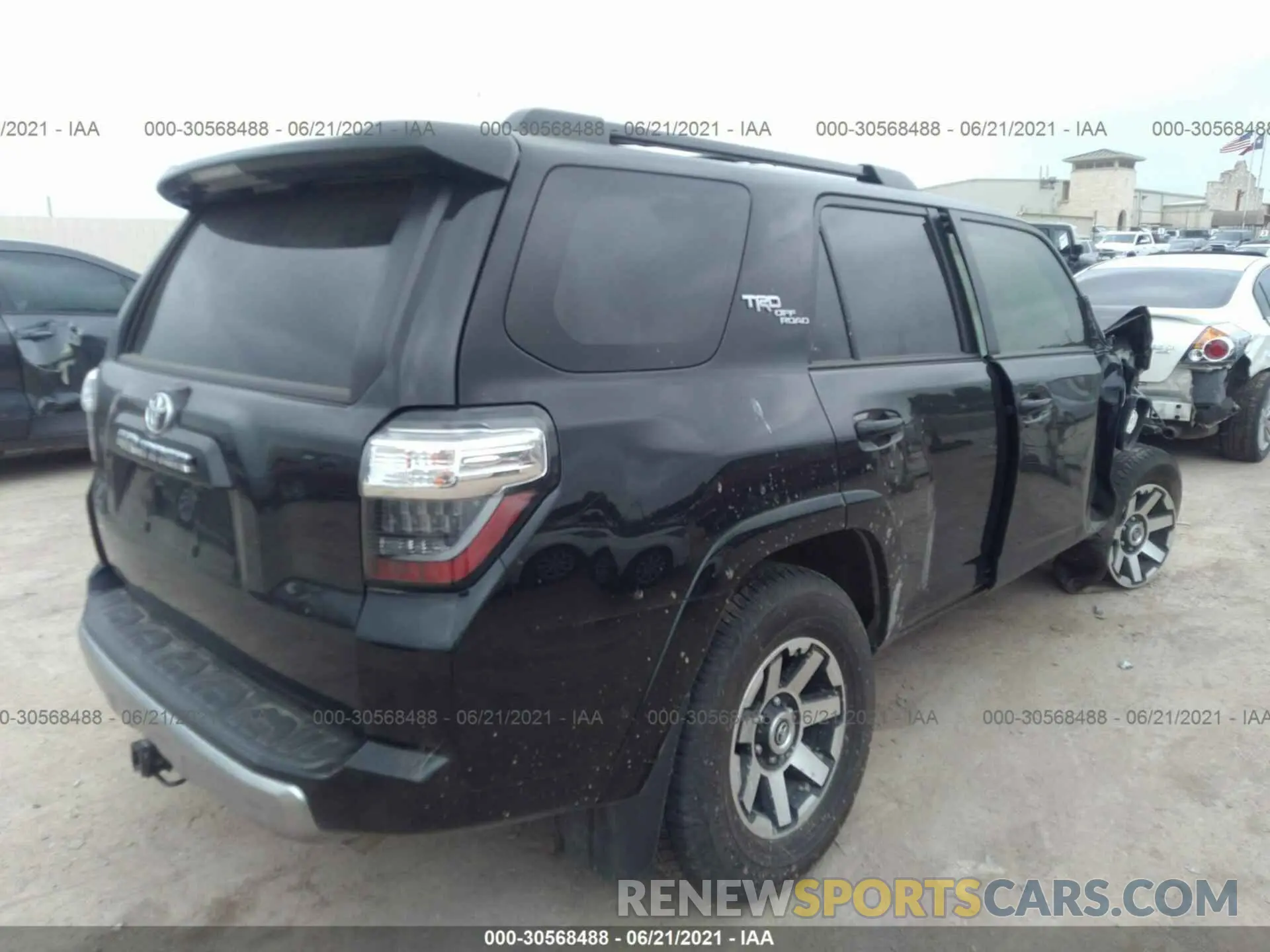 4 Фотография поврежденного автомобиля JTEBU5JR3L5795538 TOYOTA 4RUNNER 2020