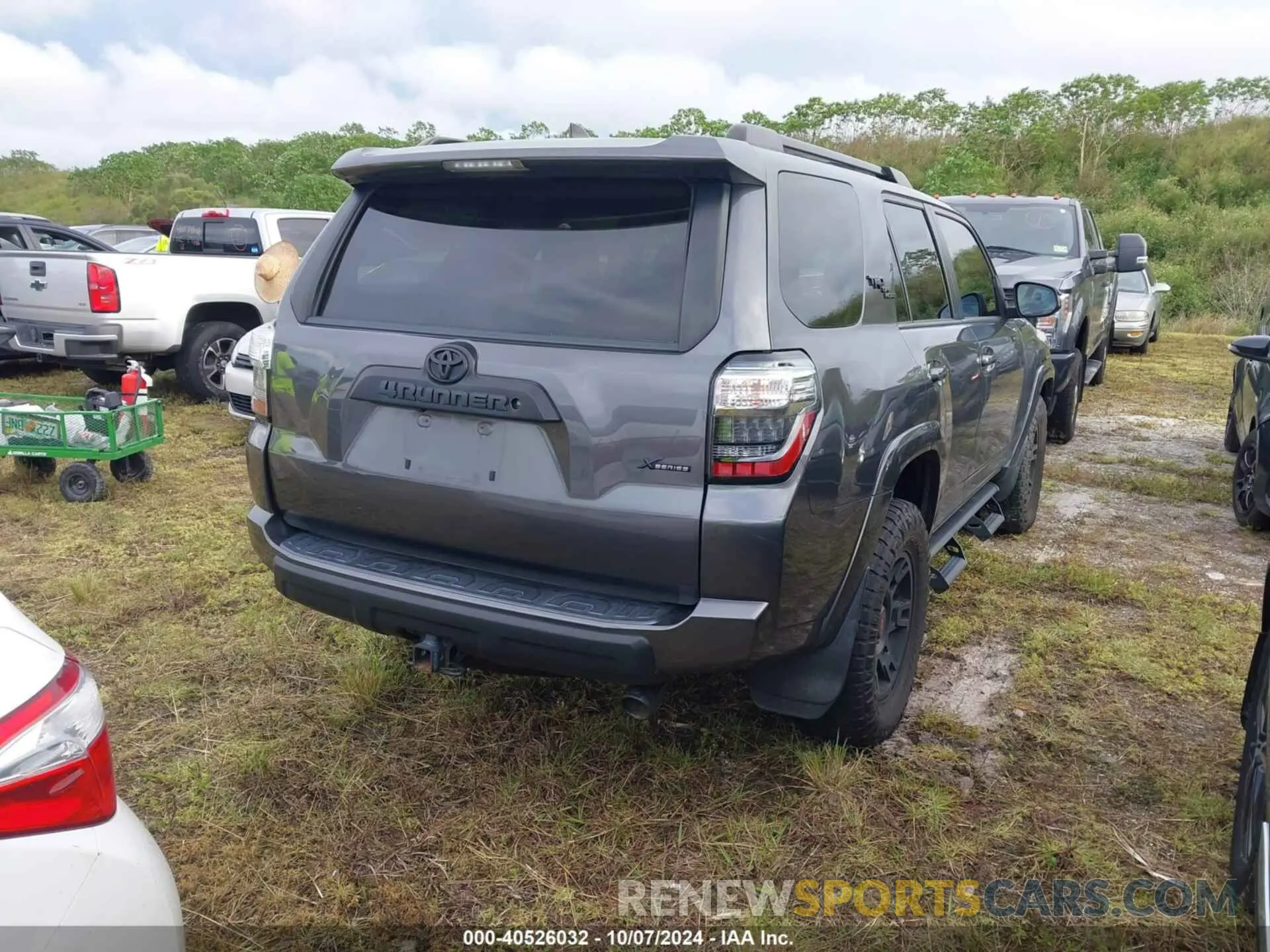 4 Photograph of a damaged car JTEBU5JR3L5803833 TOYOTA 4RUNNER 2020