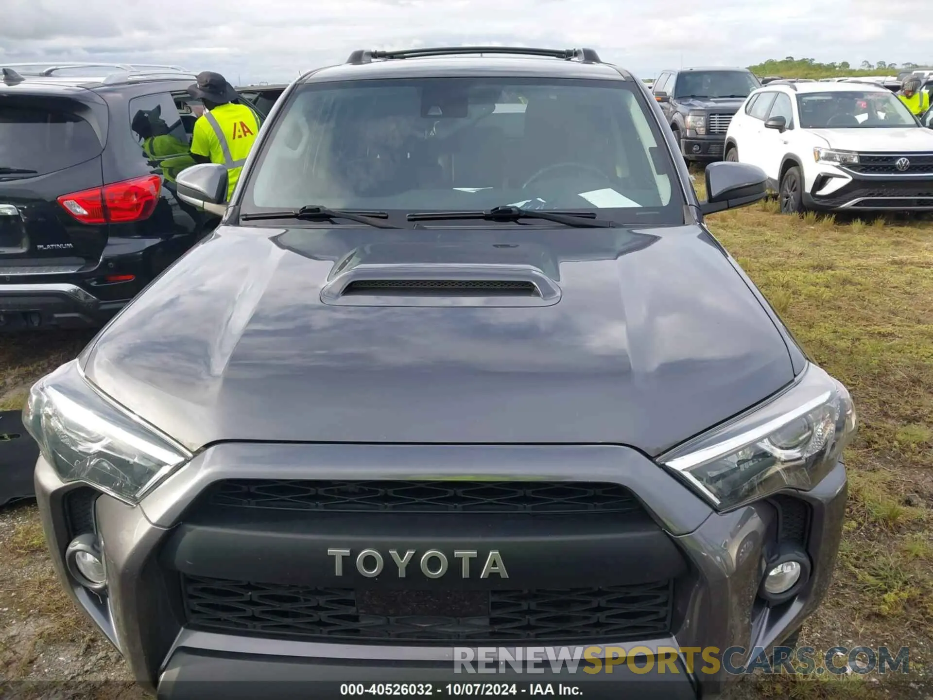 6 Photograph of a damaged car JTEBU5JR3L5803833 TOYOTA 4RUNNER 2020