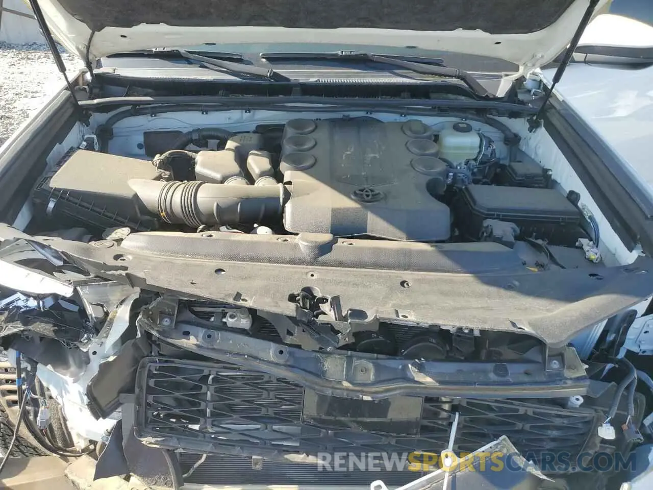 14 Photograph of a damaged car JTEBU5JR3L5825735 TOYOTA 4RUNNER 2020