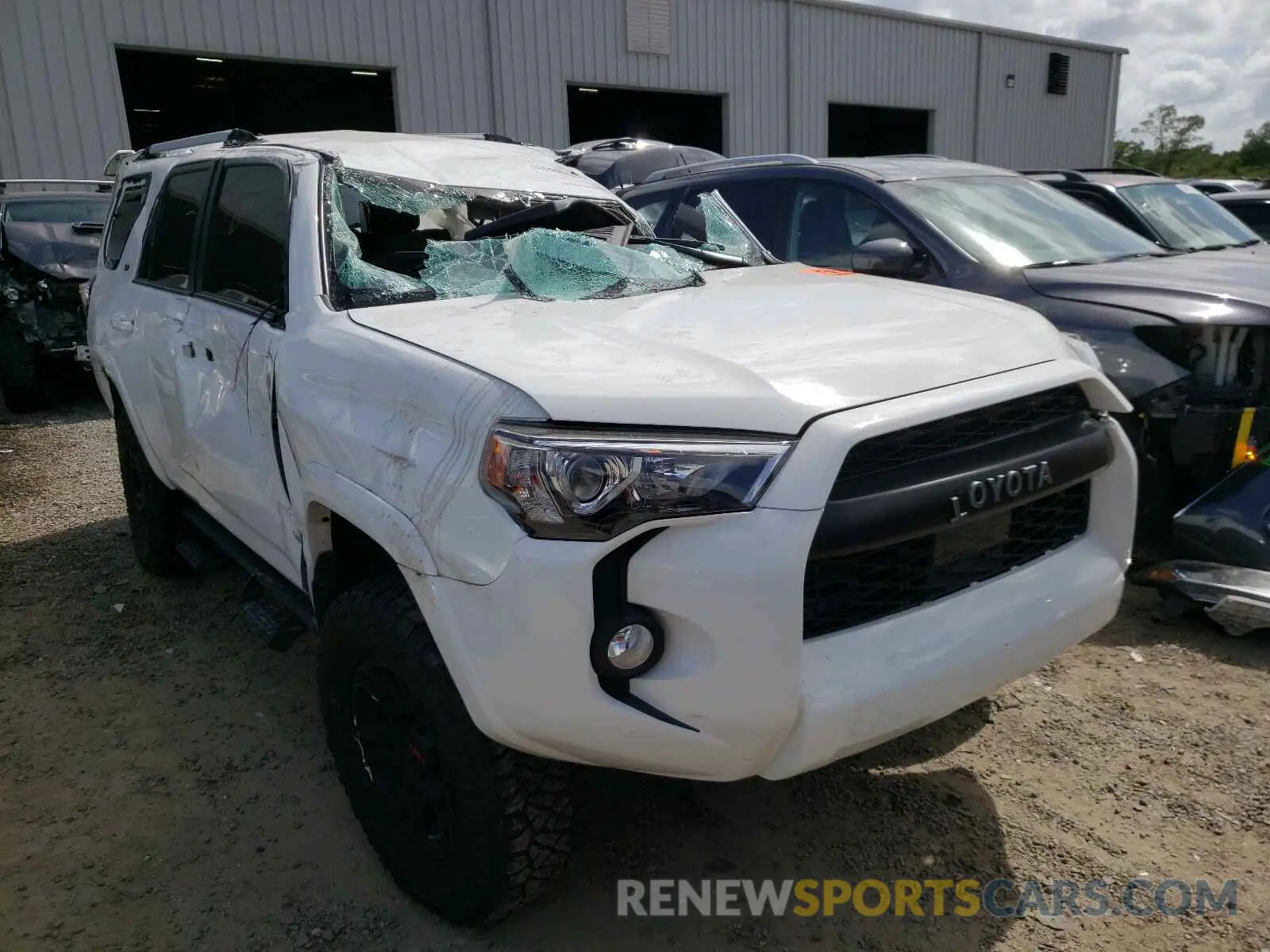 1 Photograph of a damaged car JTEBU5JR4L5799338 TOYOTA 4RUNNER 2020