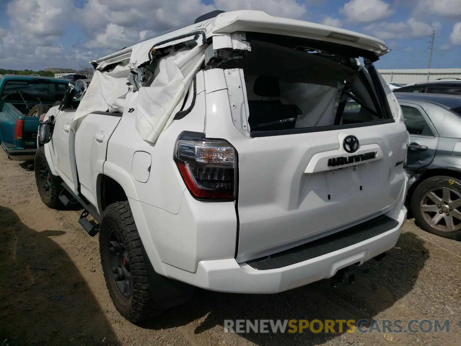 3 Photograph of a damaged car JTEBU5JR4L5799338 TOYOTA 4RUNNER 2020