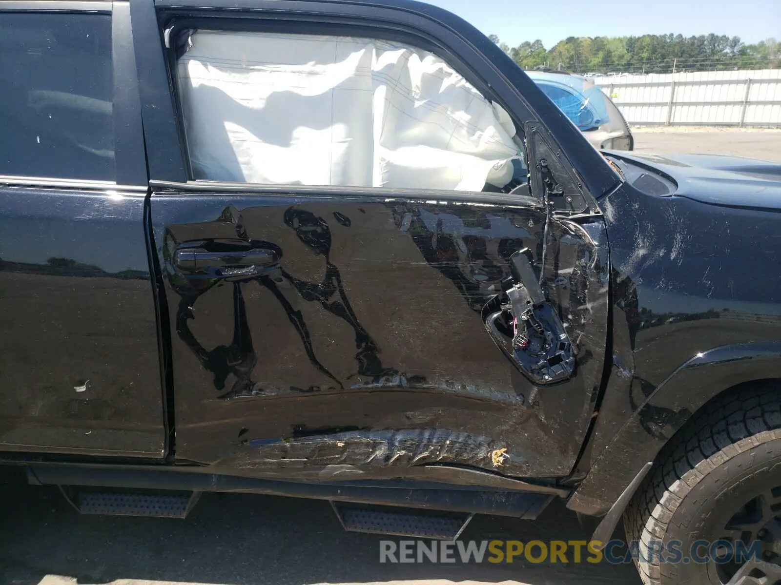 9 Photograph of a damaged car JTEBU5JR5L5765358 TOYOTA 4RUNNER 2020