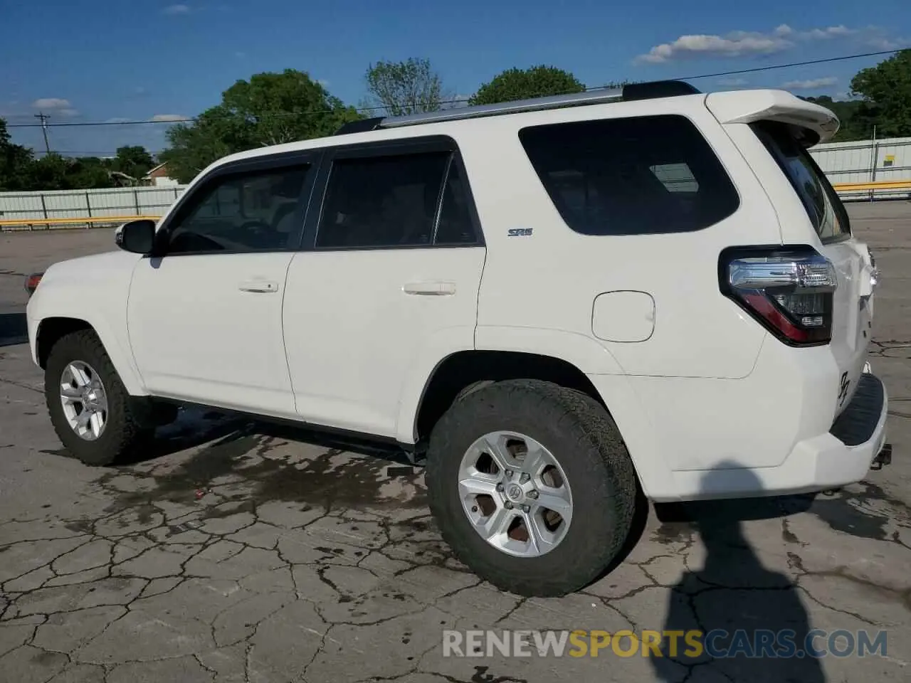 2 Photograph of a damaged car JTEBU5JR5L5766638 TOYOTA 4RUNNER 2020