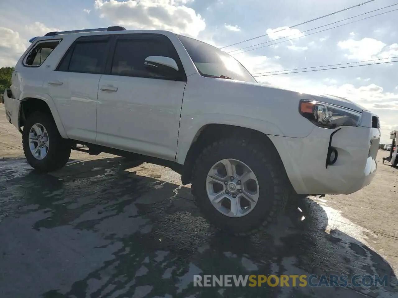4 Photograph of a damaged car JTEBU5JR5L5766638 TOYOTA 4RUNNER 2020
