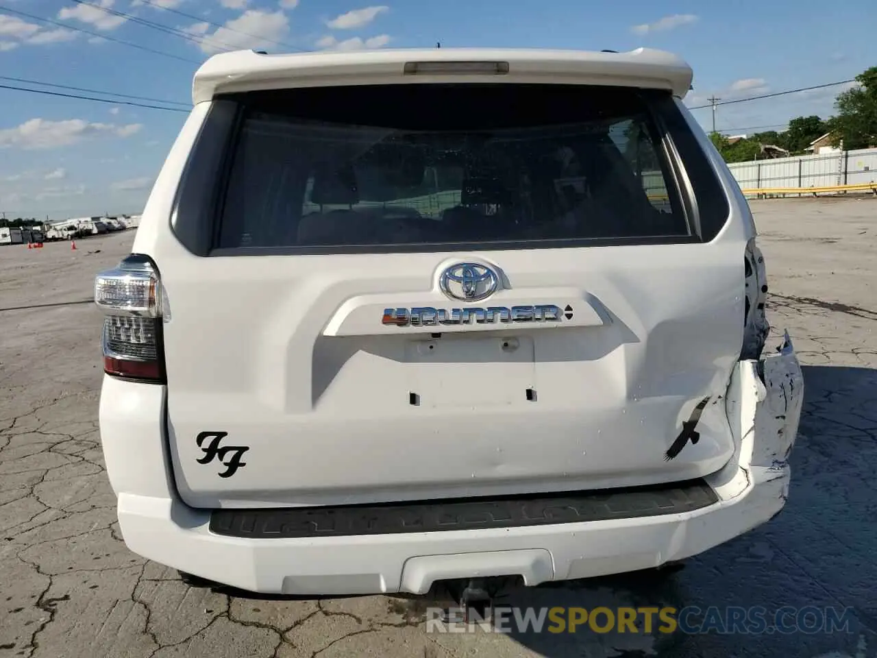 6 Photograph of a damaged car JTEBU5JR5L5766638 TOYOTA 4RUNNER 2020
