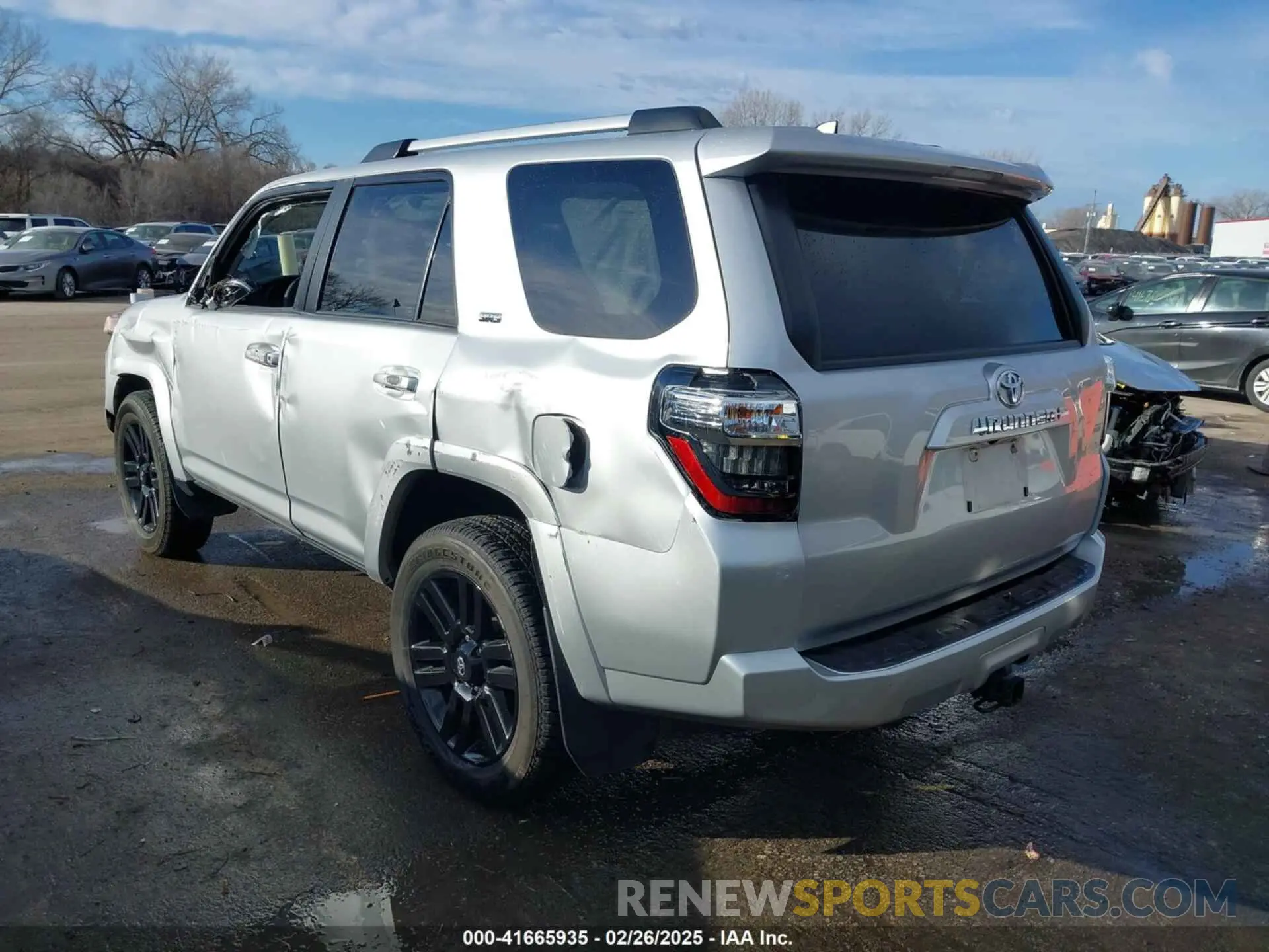 3 Photograph of a damaged car JTEBU5JR5L5767417 TOYOTA 4RUNNER 2020