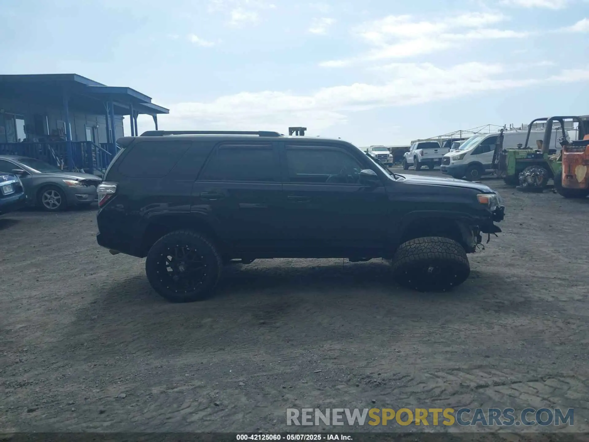 13 Photograph of a damaged car JTEBU5JR5L5798666 TOYOTA 4RUNNER 2020
