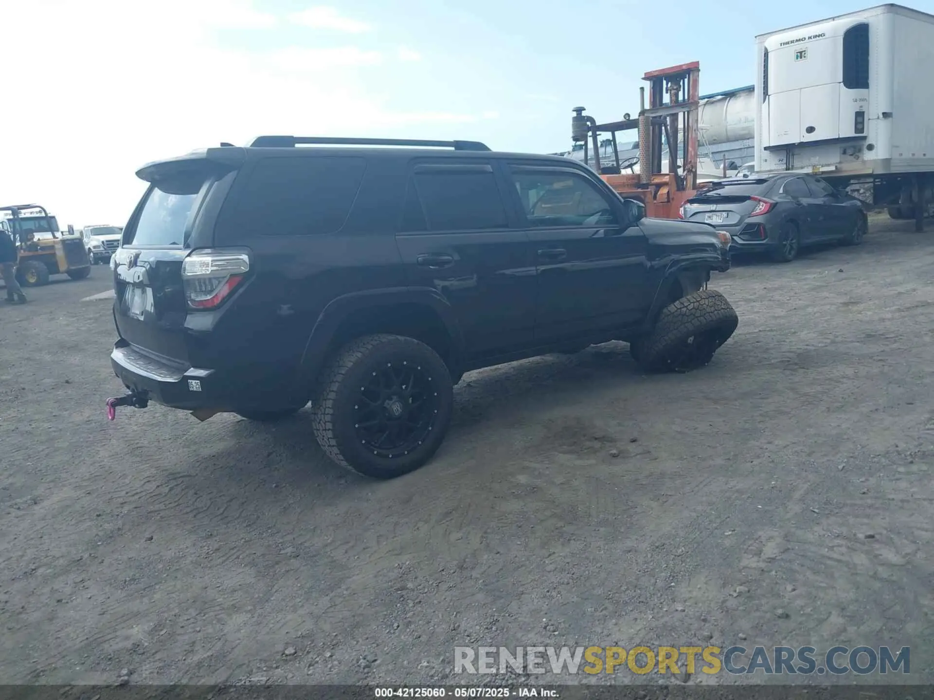 4 Photograph of a damaged car JTEBU5JR5L5798666 TOYOTA 4RUNNER 2020
