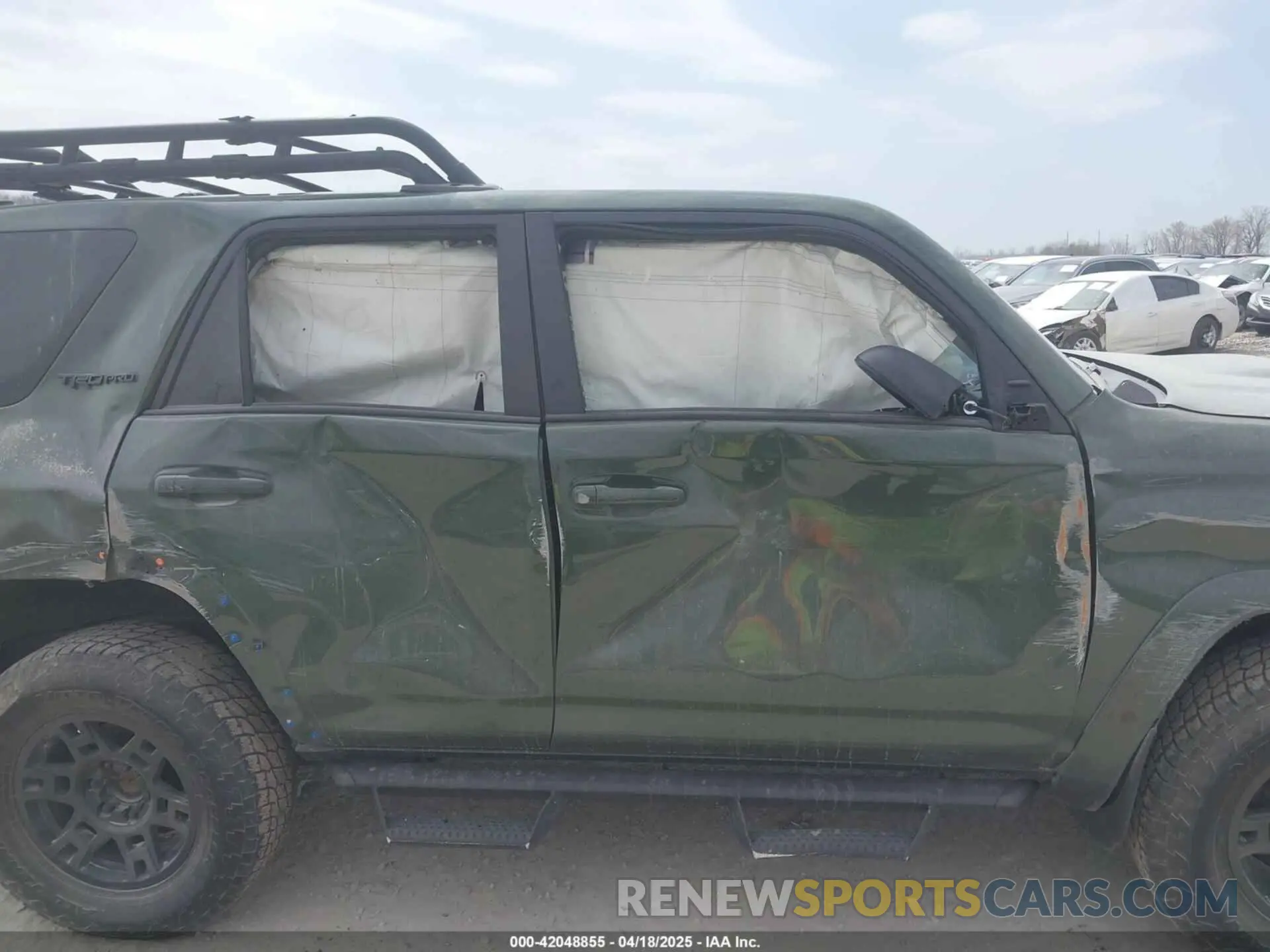 13 Photograph of a damaged car JTEBU5JR5L5820987 TOYOTA 4RUNNER 2020