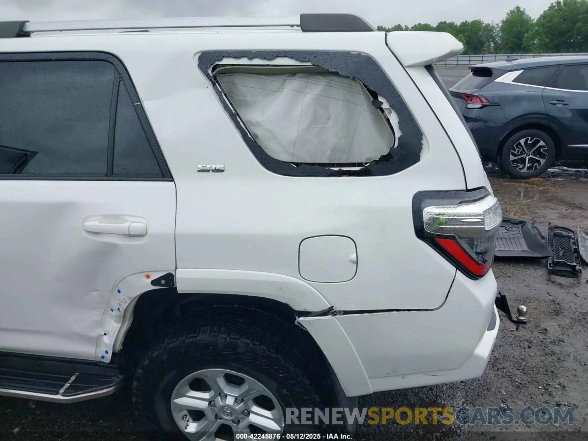6 Photograph of a damaged car JTEBU5JR6L5759200 TOYOTA 4RUNNER 2020