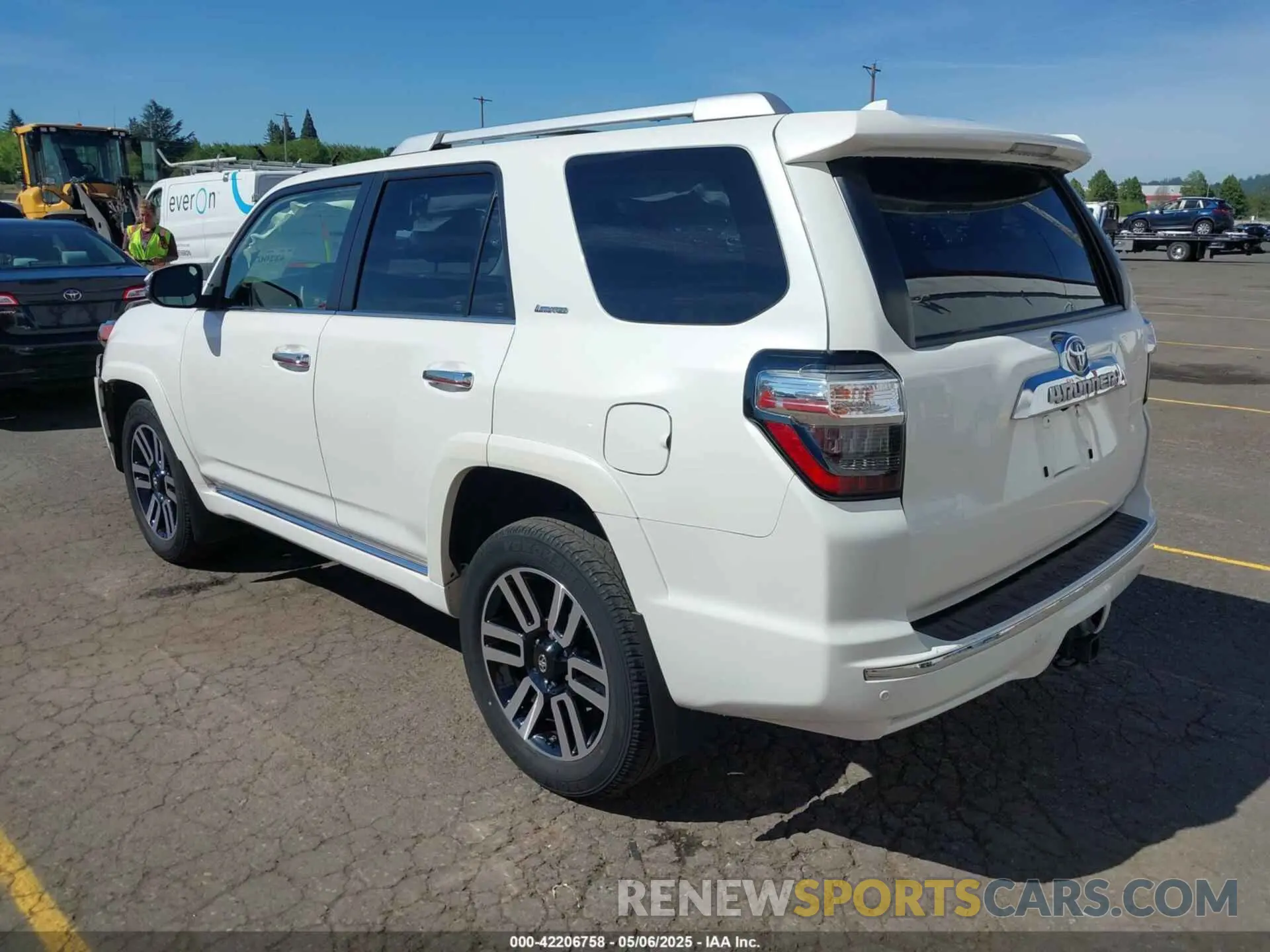 3 Photograph of a damaged car JTEBU5JR6L5765501 TOYOTA 4RUNNER 2020