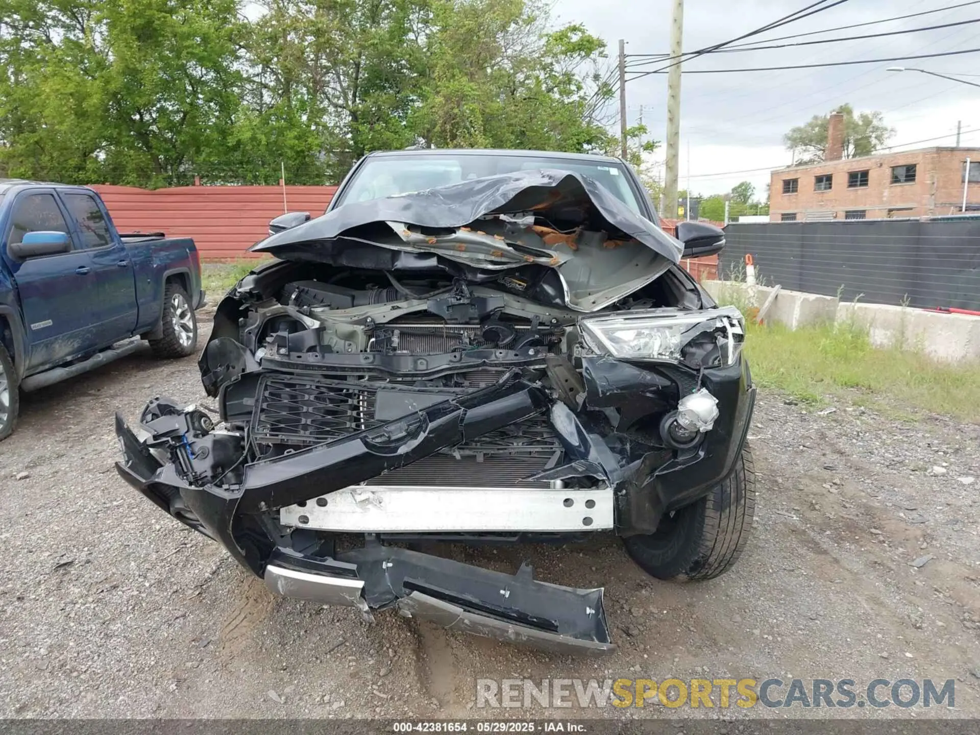 12 Photograph of a damaged car JTEBU5JR6L5780130 TOYOTA 4RUNNER 2020
