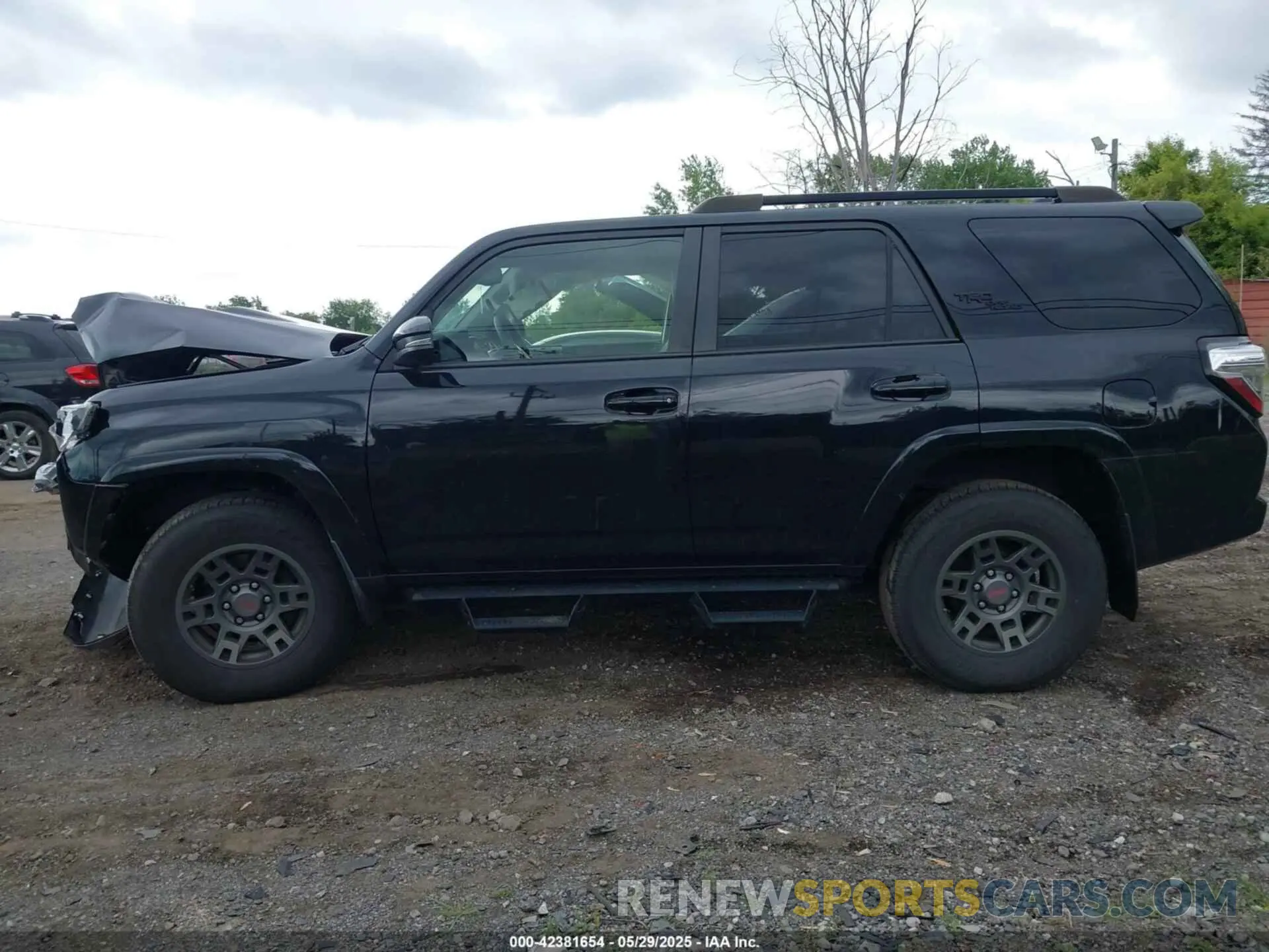 14 Photograph of a damaged car JTEBU5JR6L5780130 TOYOTA 4RUNNER 2020