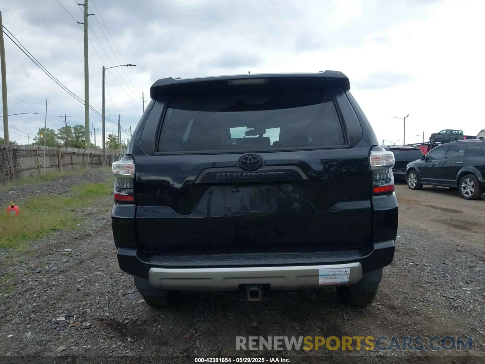 16 Photograph of a damaged car JTEBU5JR6L5780130 TOYOTA 4RUNNER 2020