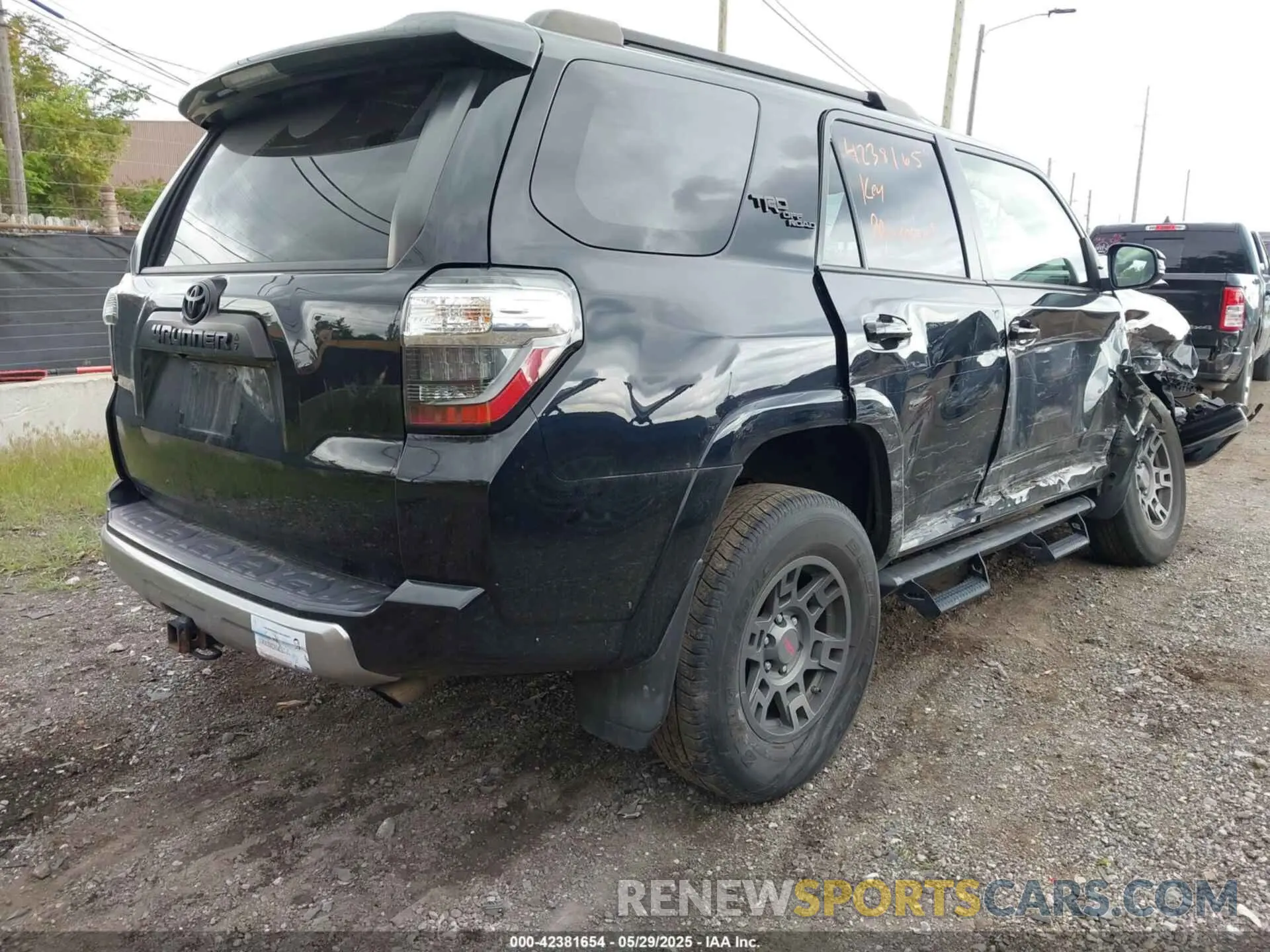 4 Photograph of a damaged car JTEBU5JR6L5780130 TOYOTA 4RUNNER 2020