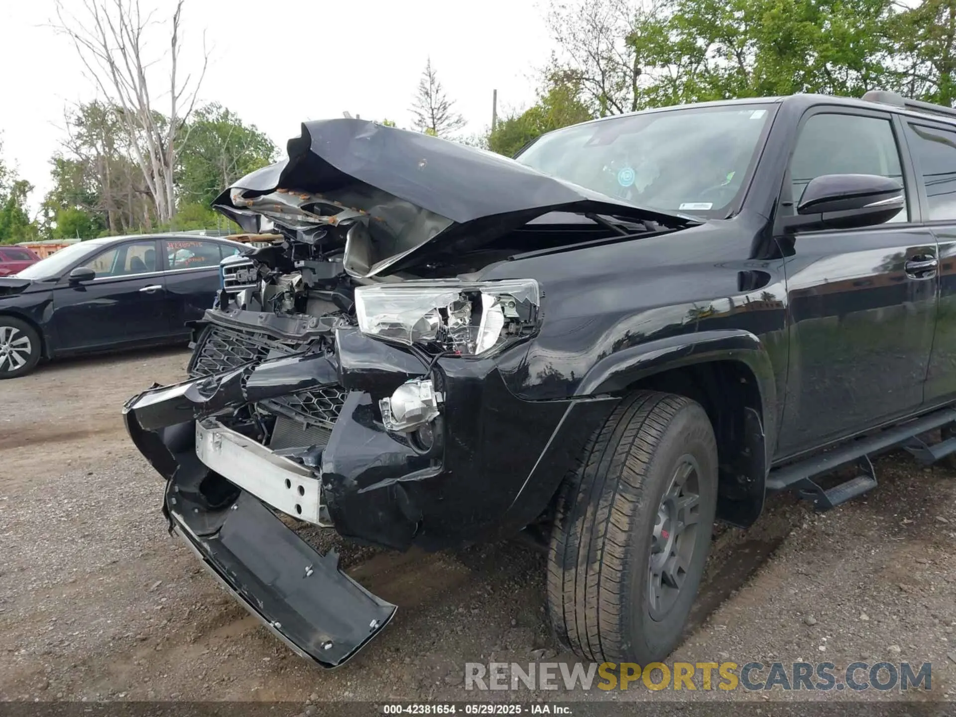 6 Photograph of a damaged car JTEBU5JR6L5780130 TOYOTA 4RUNNER 2020