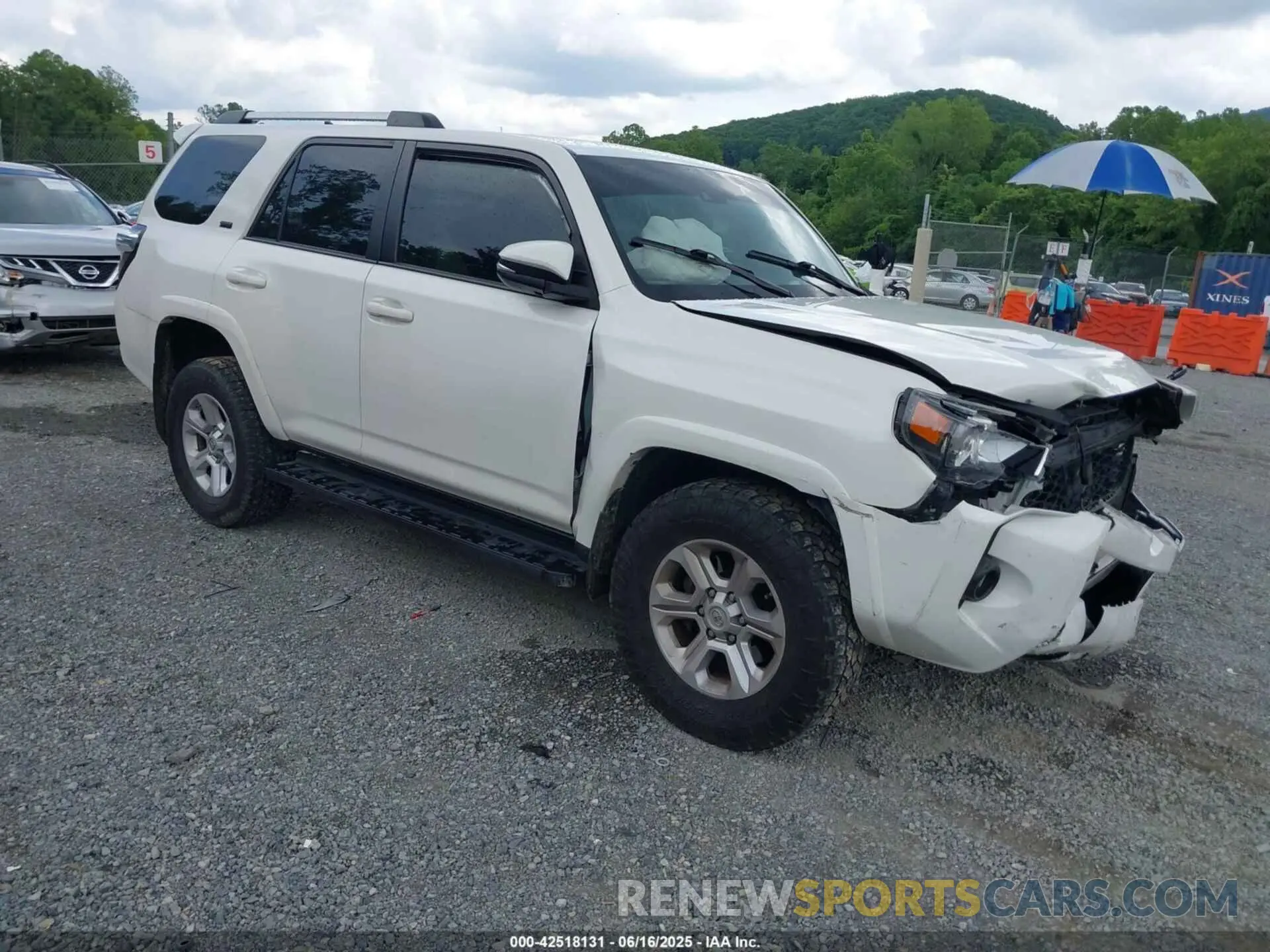 1 Photograph of a damaged car JTEBU5JR6L5793640 TOYOTA 4RUNNER 2020