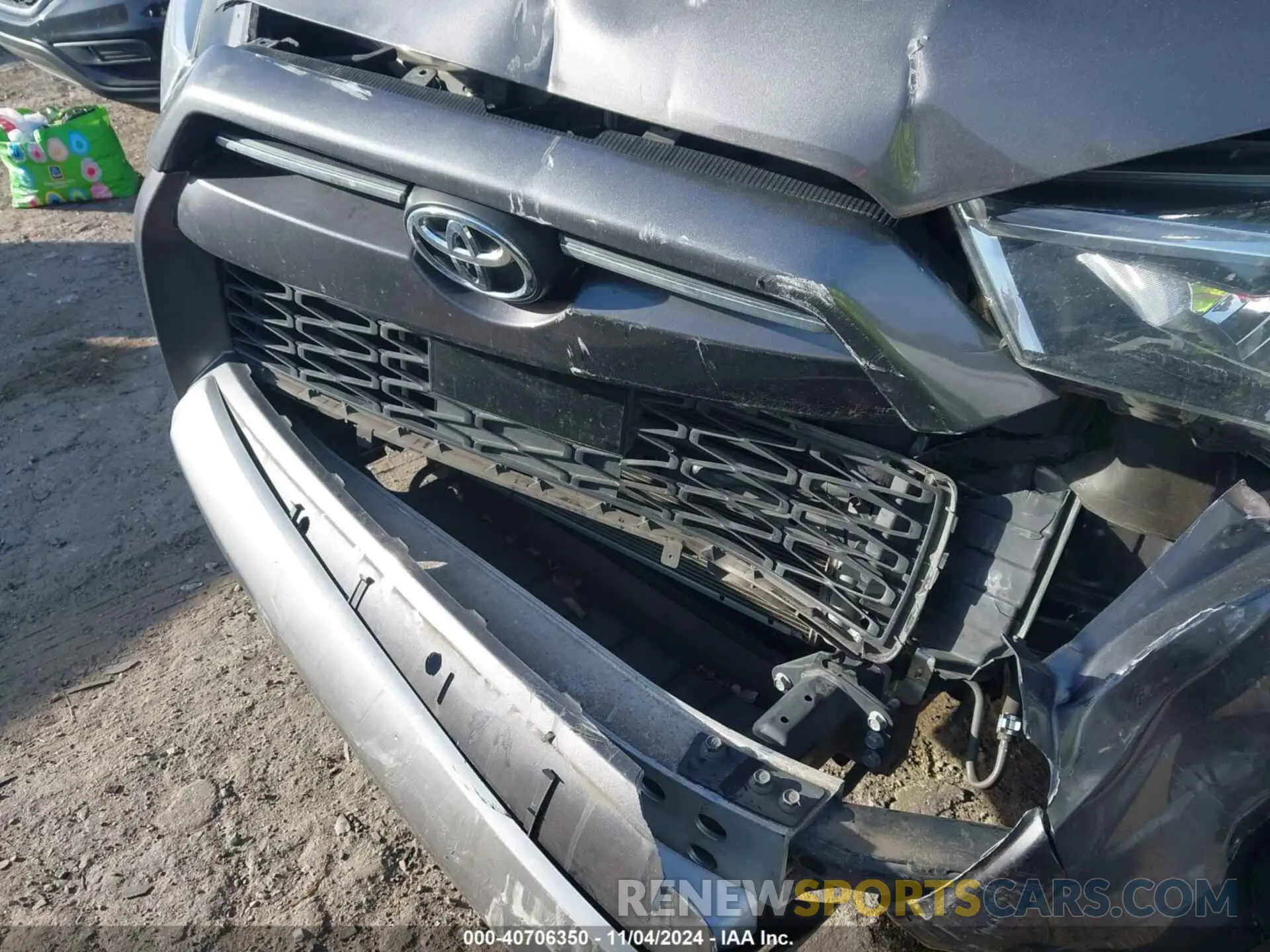 21 Photograph of a damaged car JTEBU5JR6L5795100 TOYOTA 4RUNNER 2020