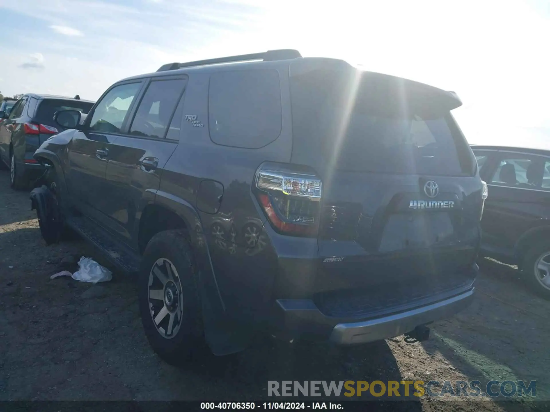 3 Photograph of a damaged car JTEBU5JR6L5795100 TOYOTA 4RUNNER 2020