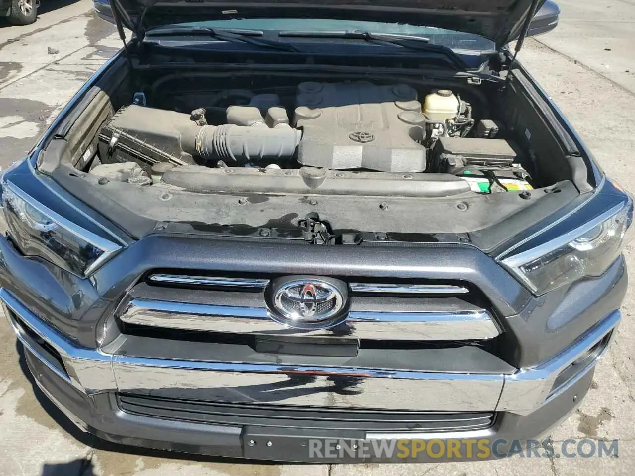 12 Photograph of a damaged car JTEBU5JR6L5815801 TOYOTA 4RUNNER 2020