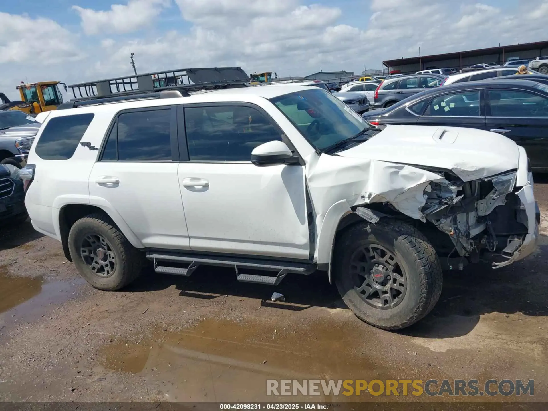 13 Photograph of a damaged car JTEBU5JR6L5830203 TOYOTA 4RUNNER 2020