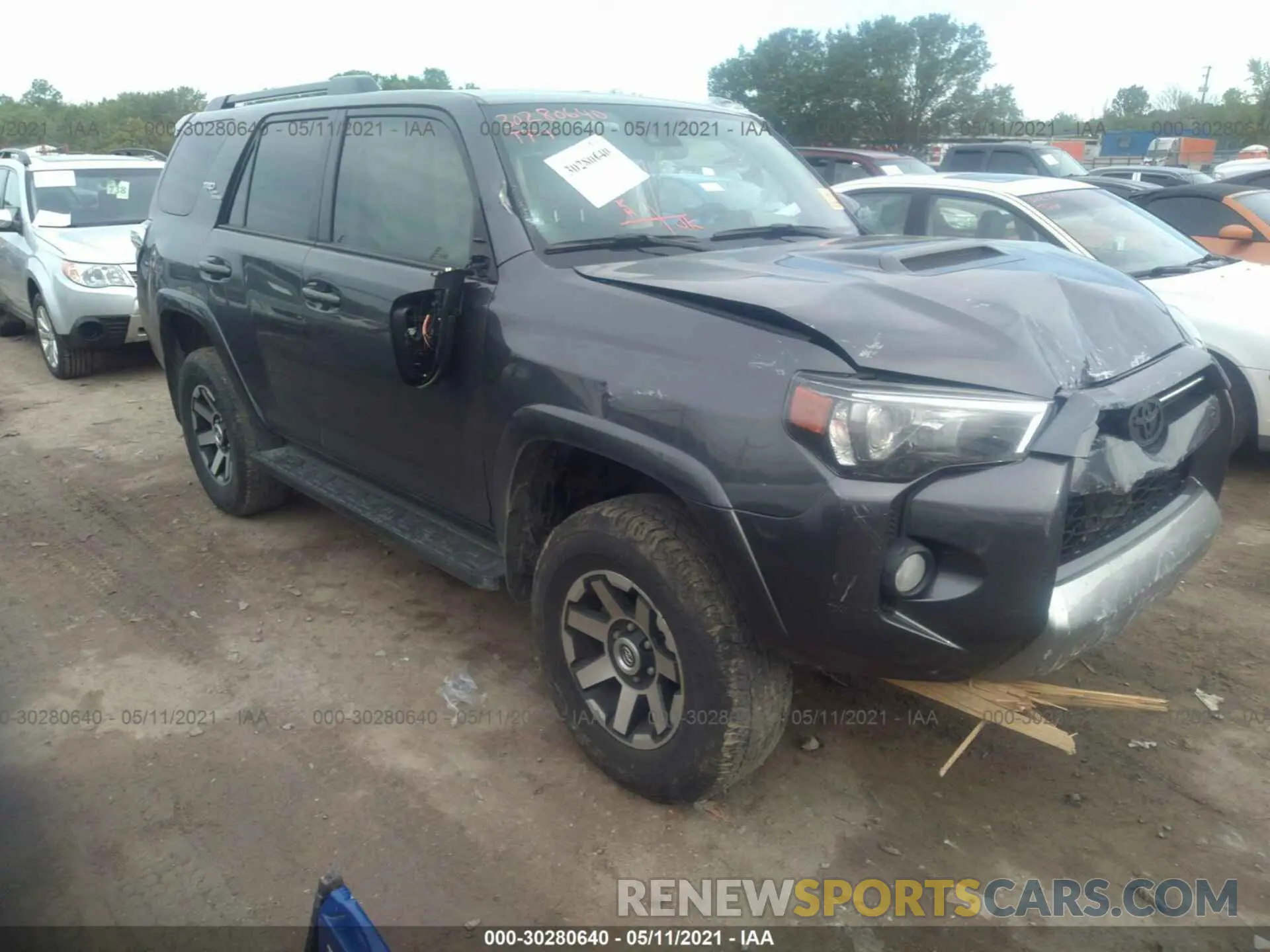 1 Photograph of a damaged car JTEBU5JR6L5831125 TOYOTA 4RUNNER 2020