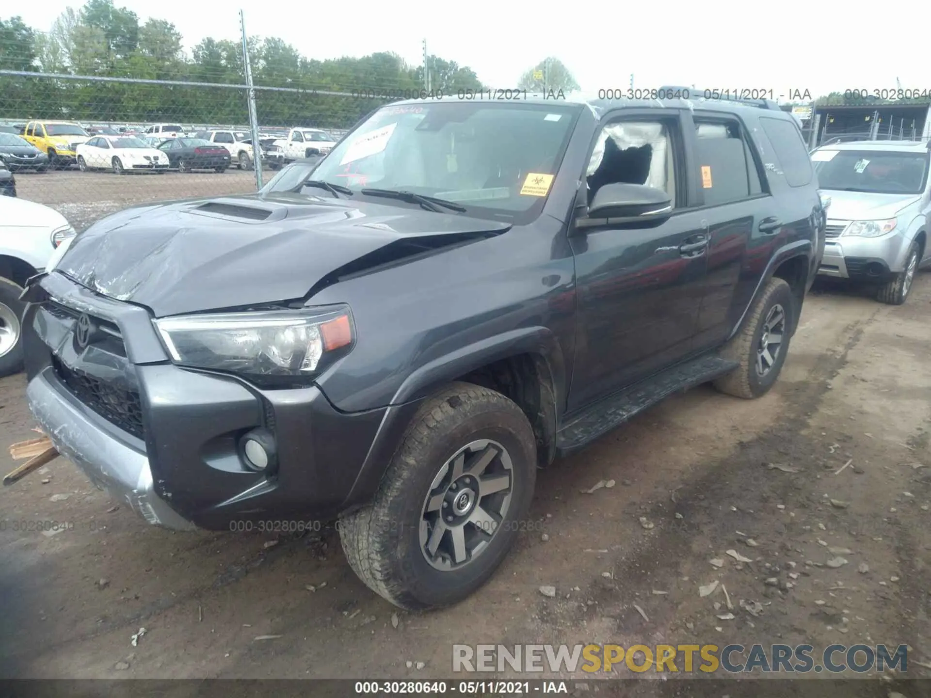 2 Photograph of a damaged car JTEBU5JR6L5831125 TOYOTA 4RUNNER 2020