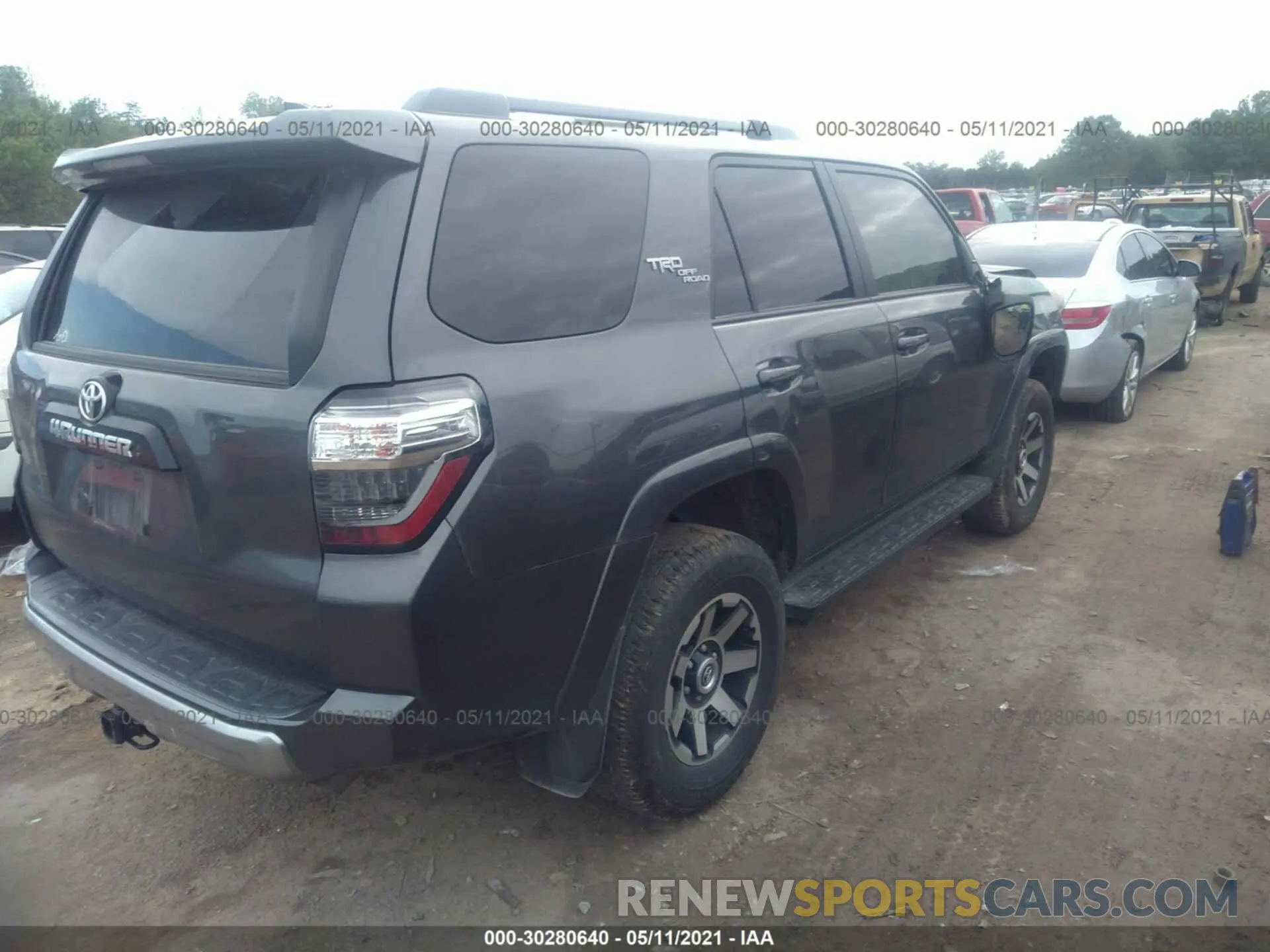 4 Photograph of a damaged car JTEBU5JR6L5831125 TOYOTA 4RUNNER 2020