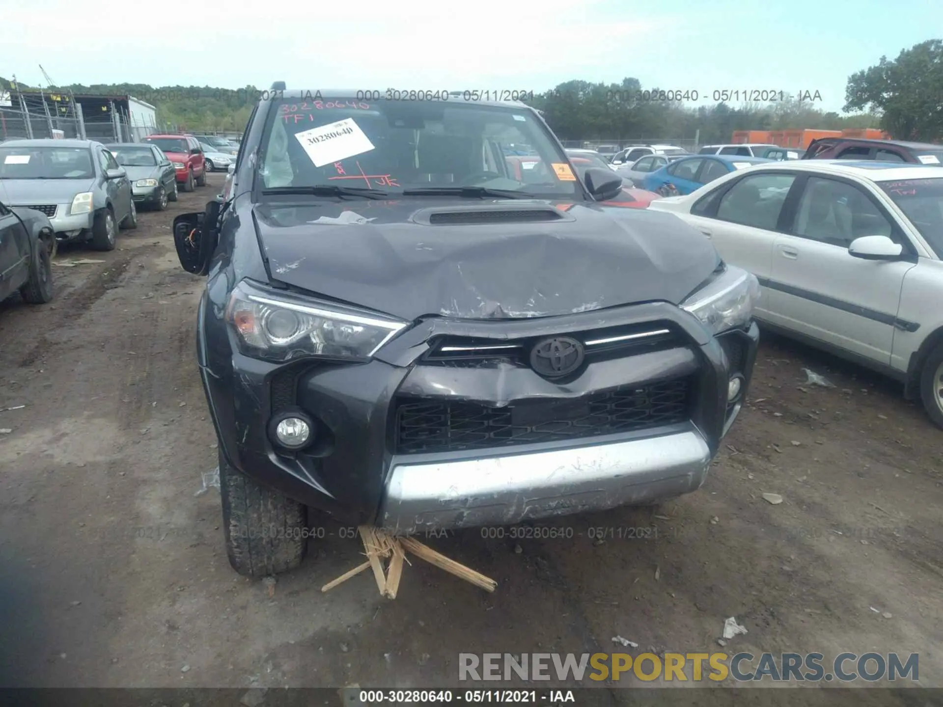6 Photograph of a damaged car JTEBU5JR6L5831125 TOYOTA 4RUNNER 2020
