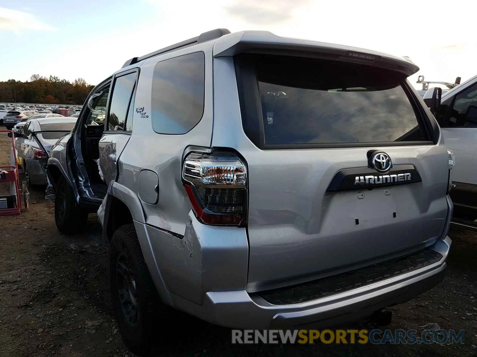 3 Photograph of a damaged car JTEBU5JR6L5832498 TOYOTA 4RUNNER 2020