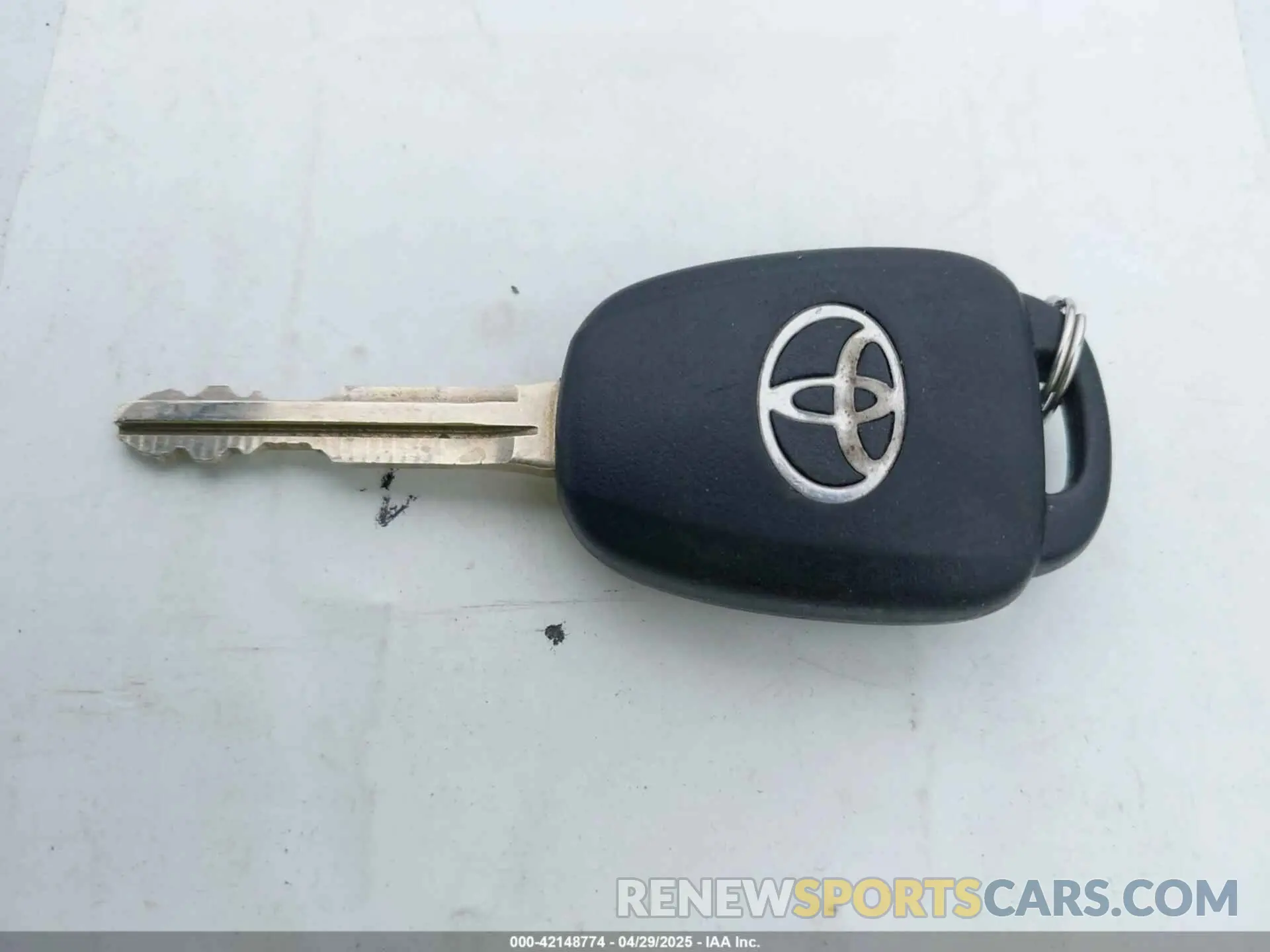 11 Photograph of a damaged car JTEBU5JR7L5737772 TOYOTA 4RUNNER 2020