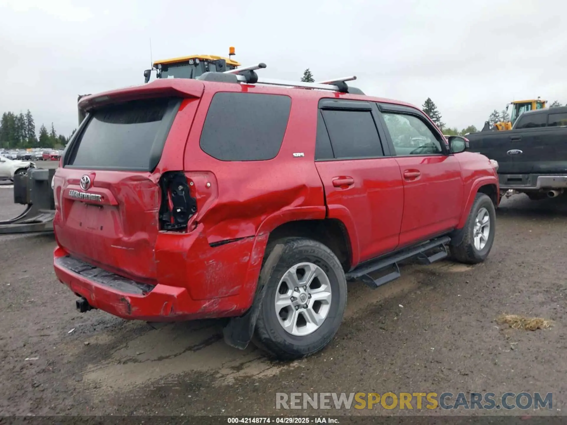 4 Photograph of a damaged car JTEBU5JR7L5737772 TOYOTA 4RUNNER 2020