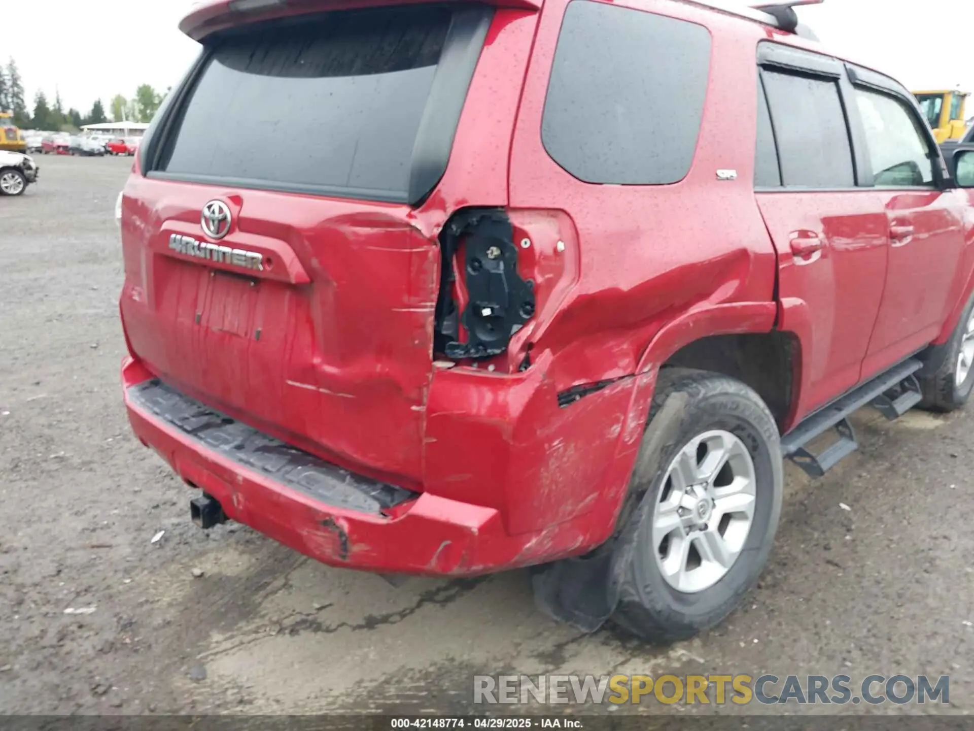 6 Photograph of a damaged car JTEBU5JR7L5737772 TOYOTA 4RUNNER 2020
