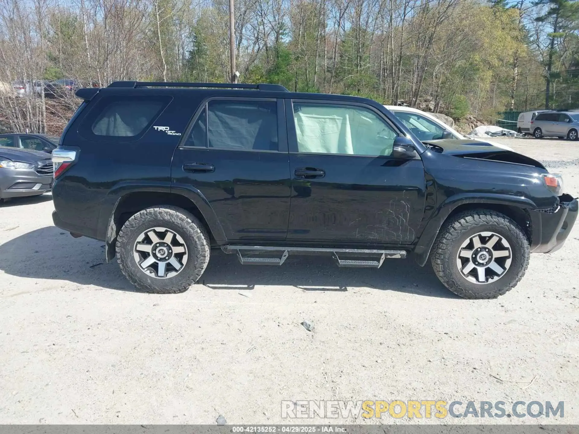 13 Photograph of a damaged car JTEBU5JR7L5753311 TOYOTA 4RUNNER 2020