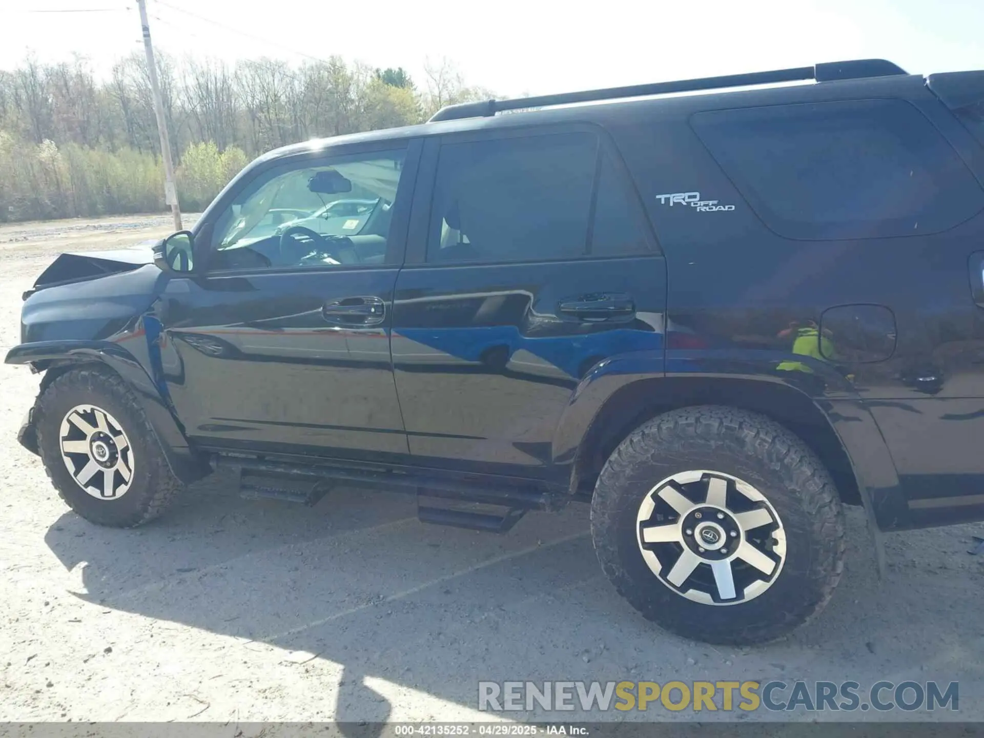14 Photograph of a damaged car JTEBU5JR7L5753311 TOYOTA 4RUNNER 2020