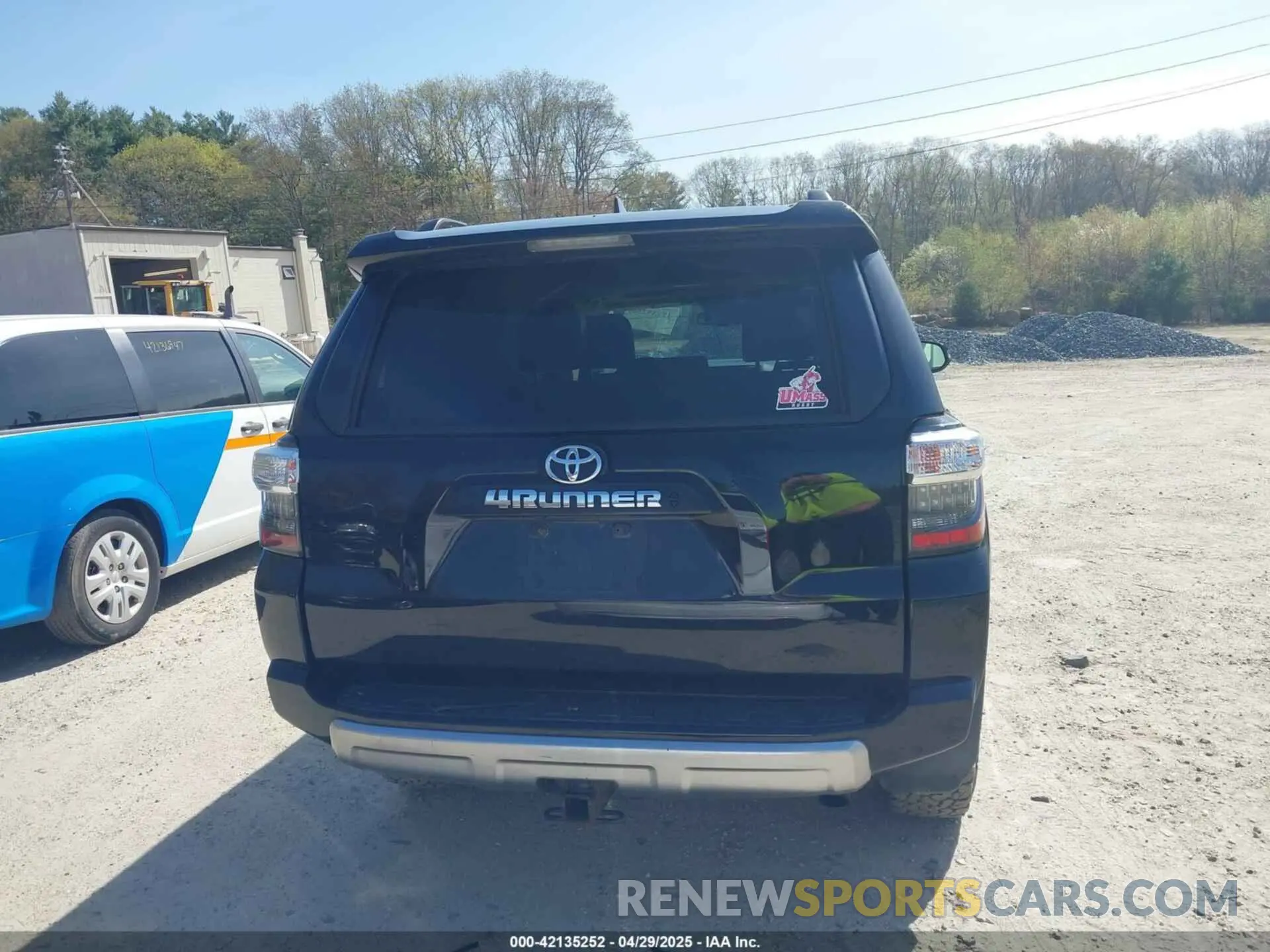 16 Photograph of a damaged car JTEBU5JR7L5753311 TOYOTA 4RUNNER 2020
