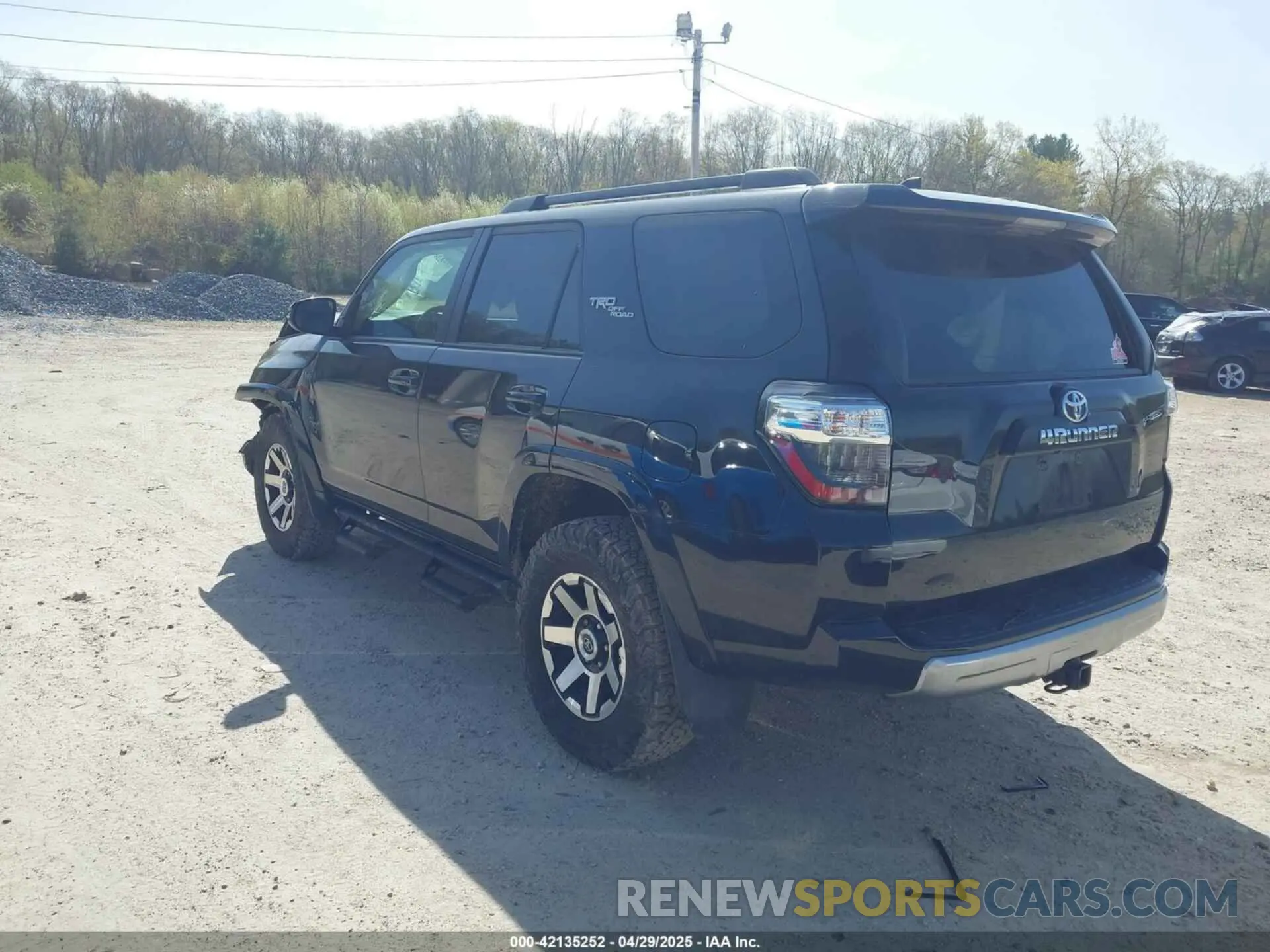 3 Photograph of a damaged car JTEBU5JR7L5753311 TOYOTA 4RUNNER 2020