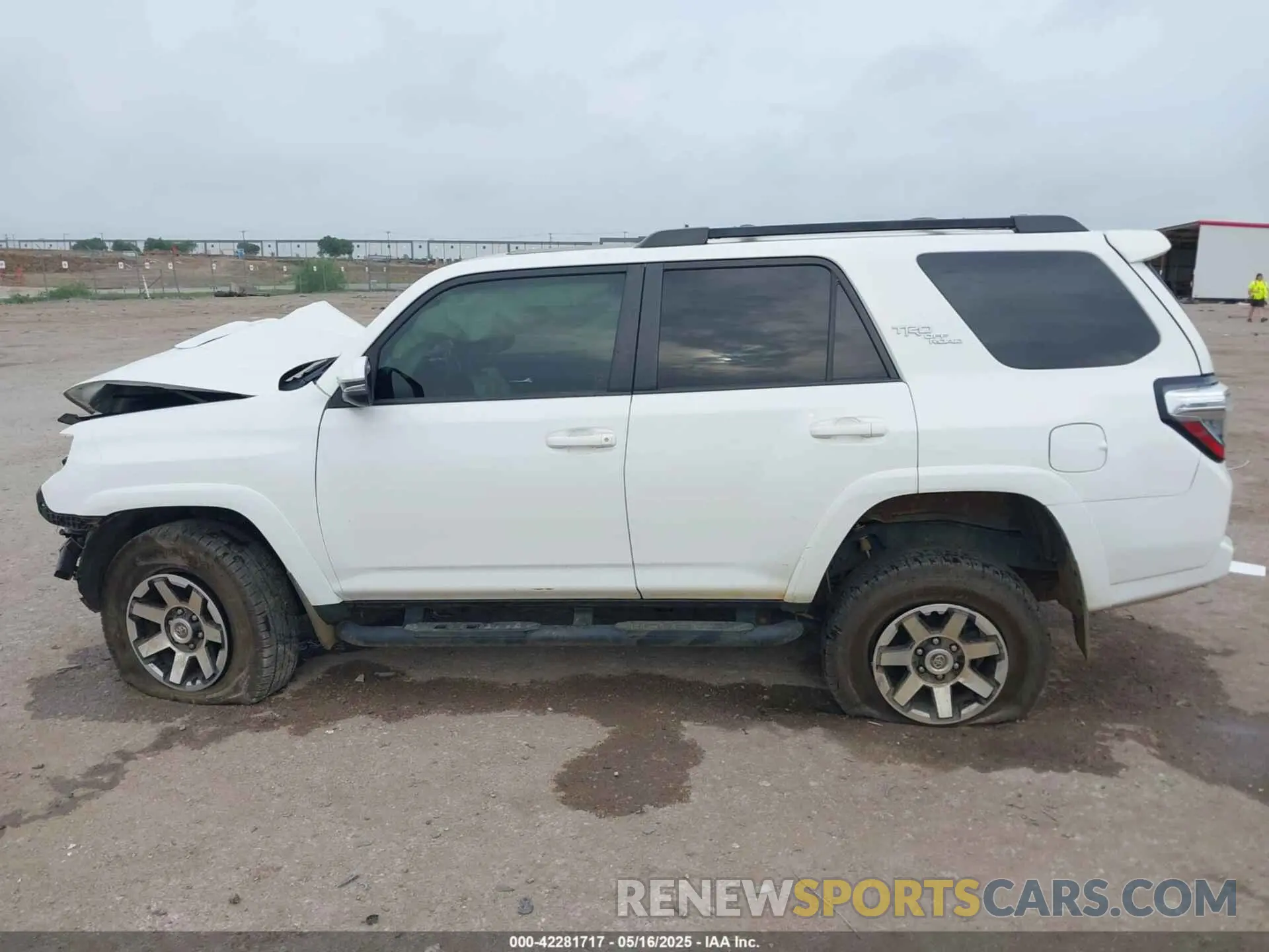 15 Фотография поврежденного автомобиля JTEBU5JR7L5772912 TOYOTA 4RUNNER 2020