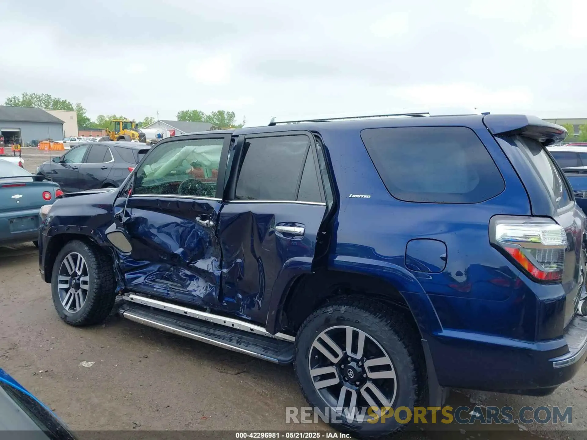 14 Photograph of a damaged car JTEBU5JR7L5789838 TOYOTA 4RUNNER 2020